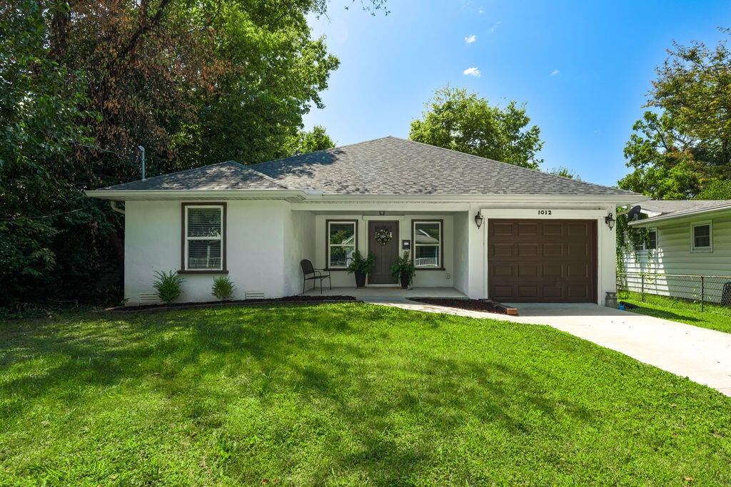 1012 E Lynn Street — photo
