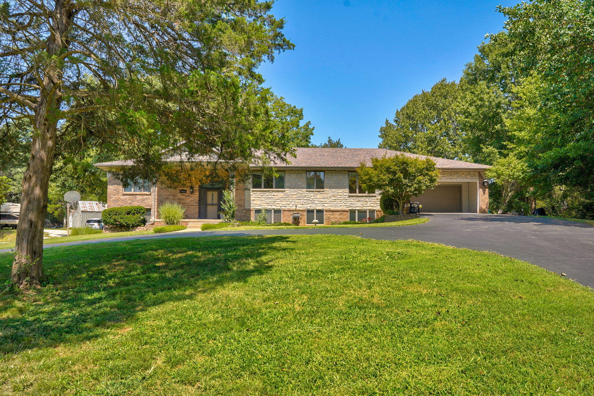 5455 S Farm Road 137 — photo