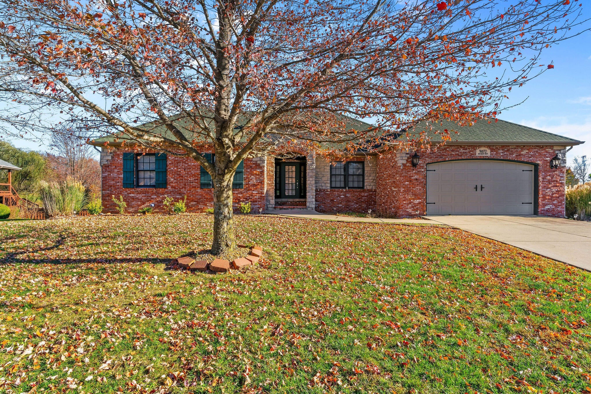 5072 E Hedgerow Drive — photo