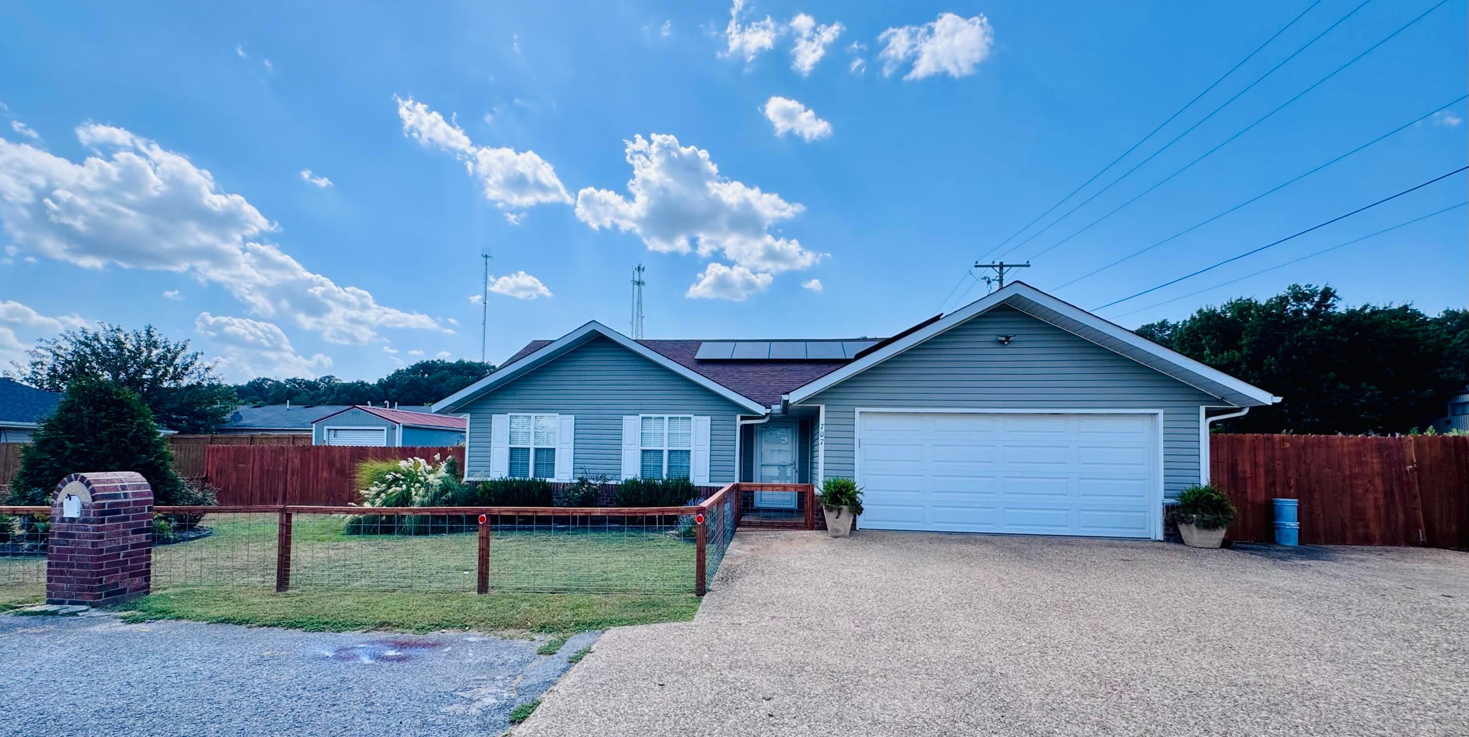707 Ashley Court — photo