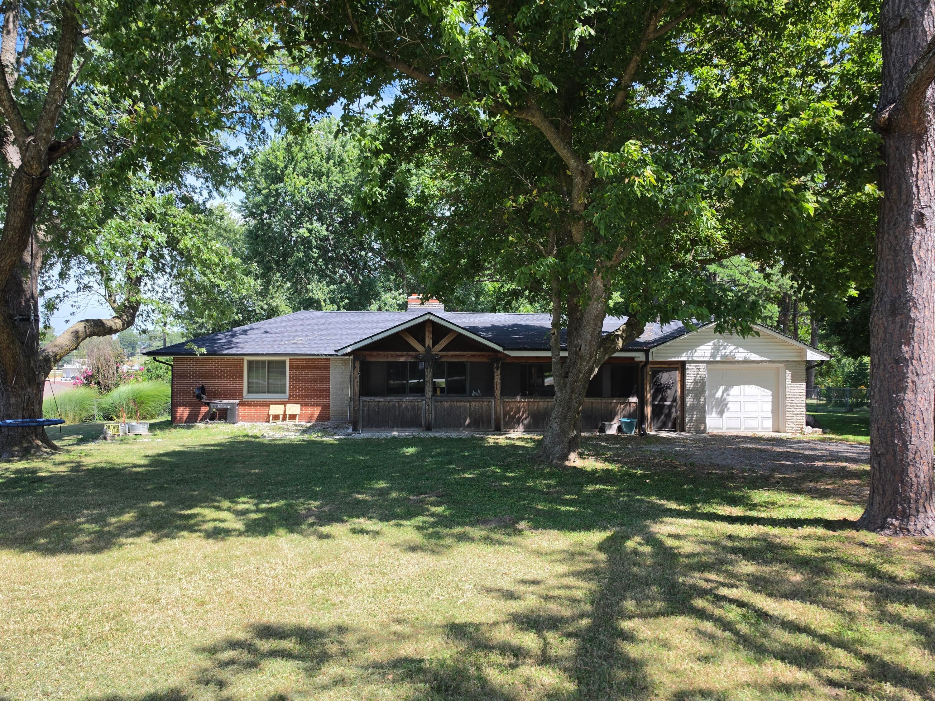 200 N Maple Street — photo