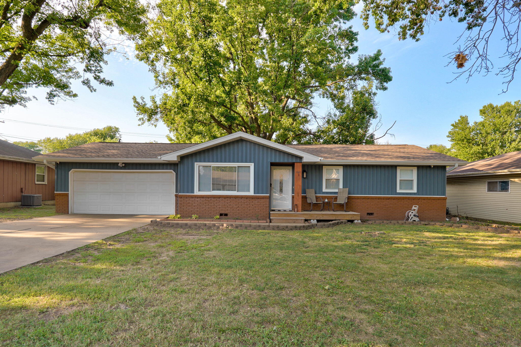 1241 E Woodland Street — photo