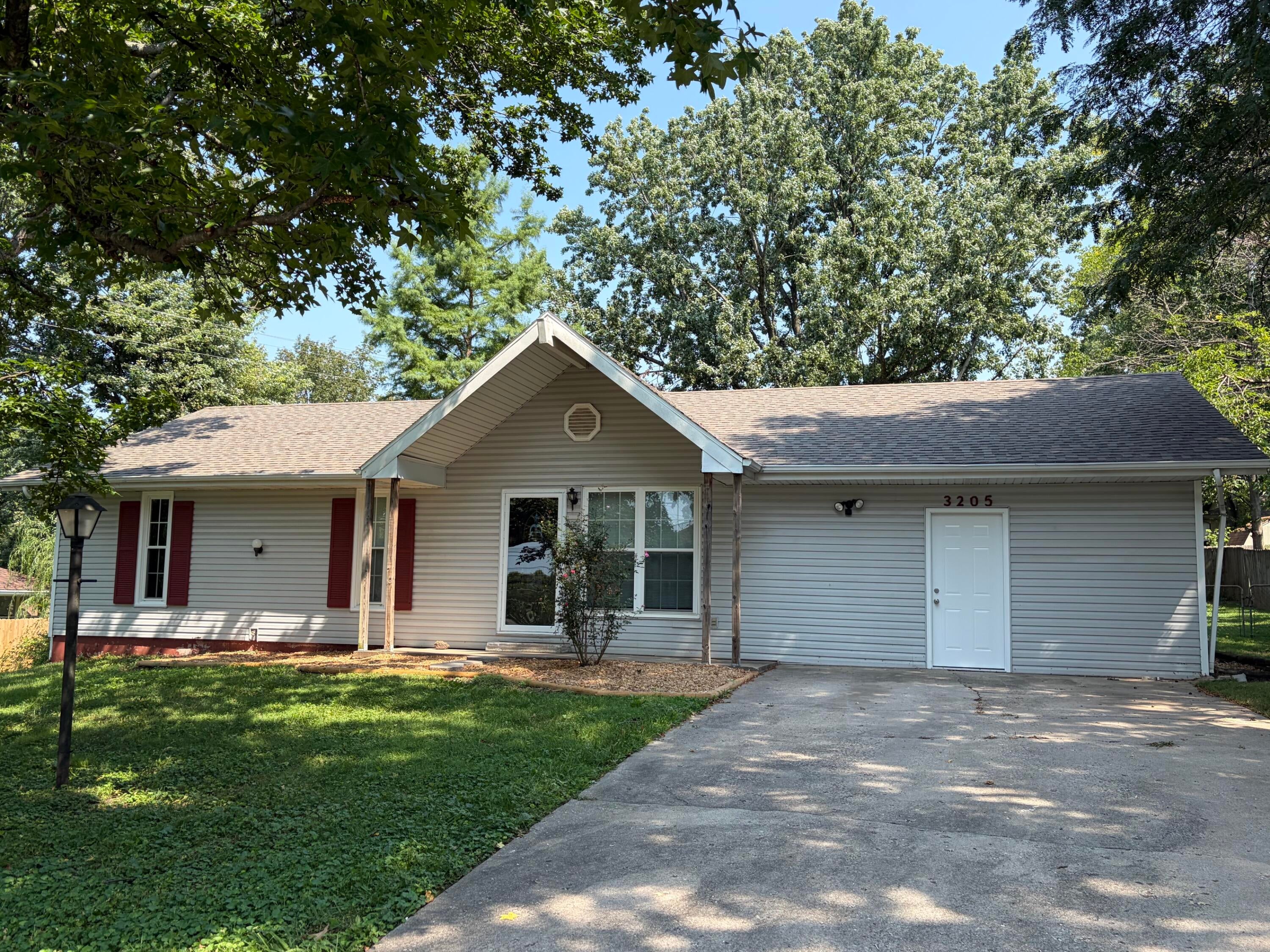 3205 W Marty Street — photo