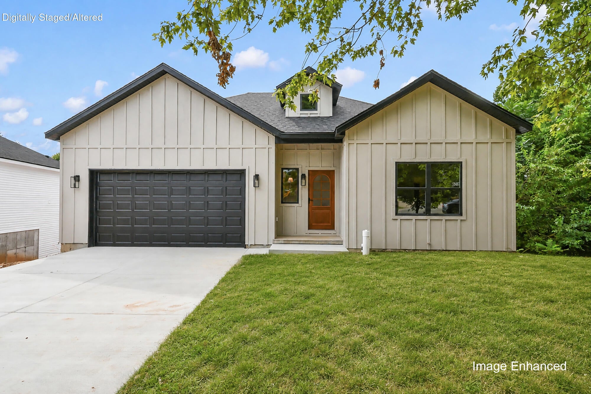 606 E Oak Leaf Court — photo