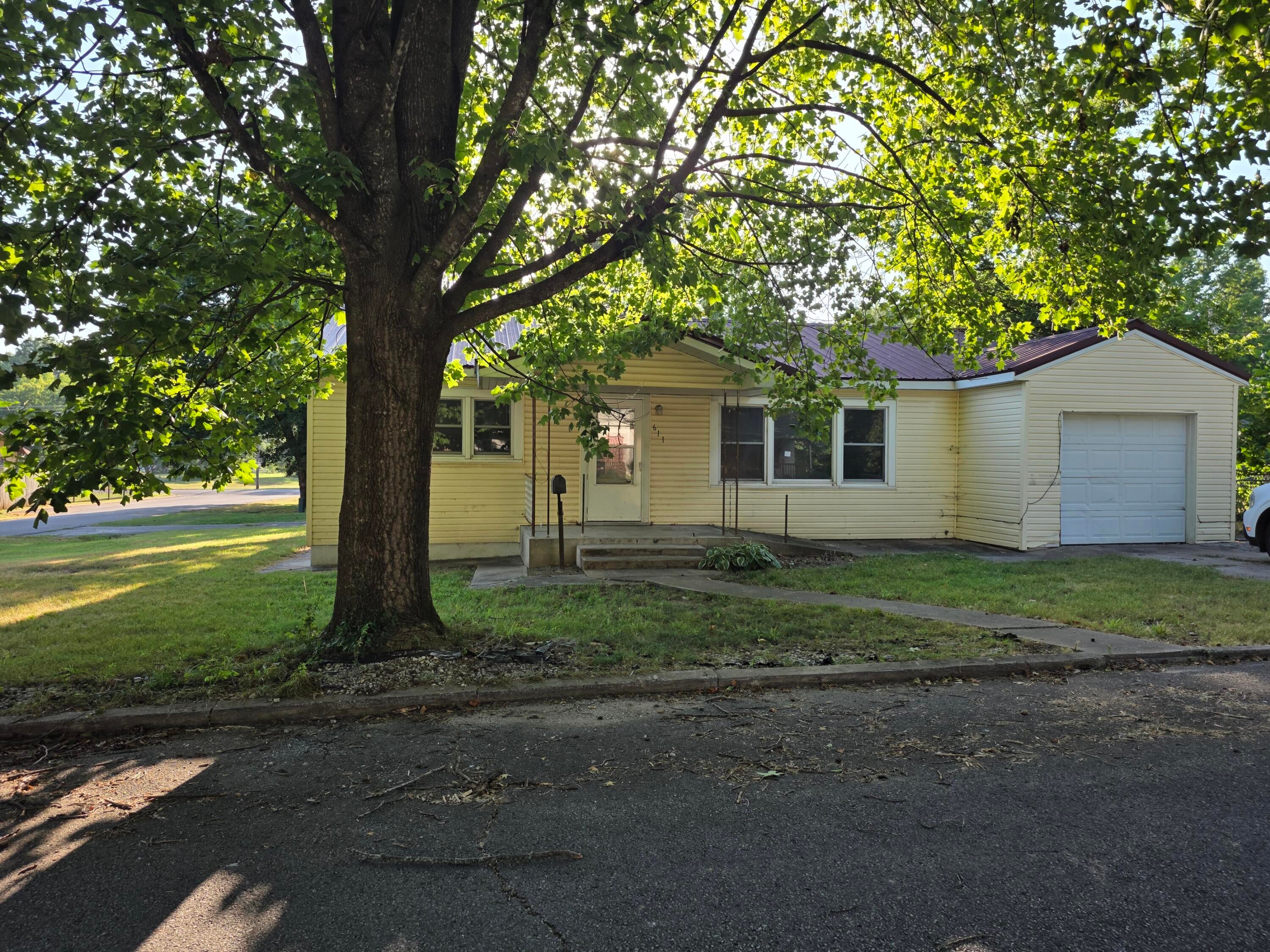 611 S Harrison Avenue — photo