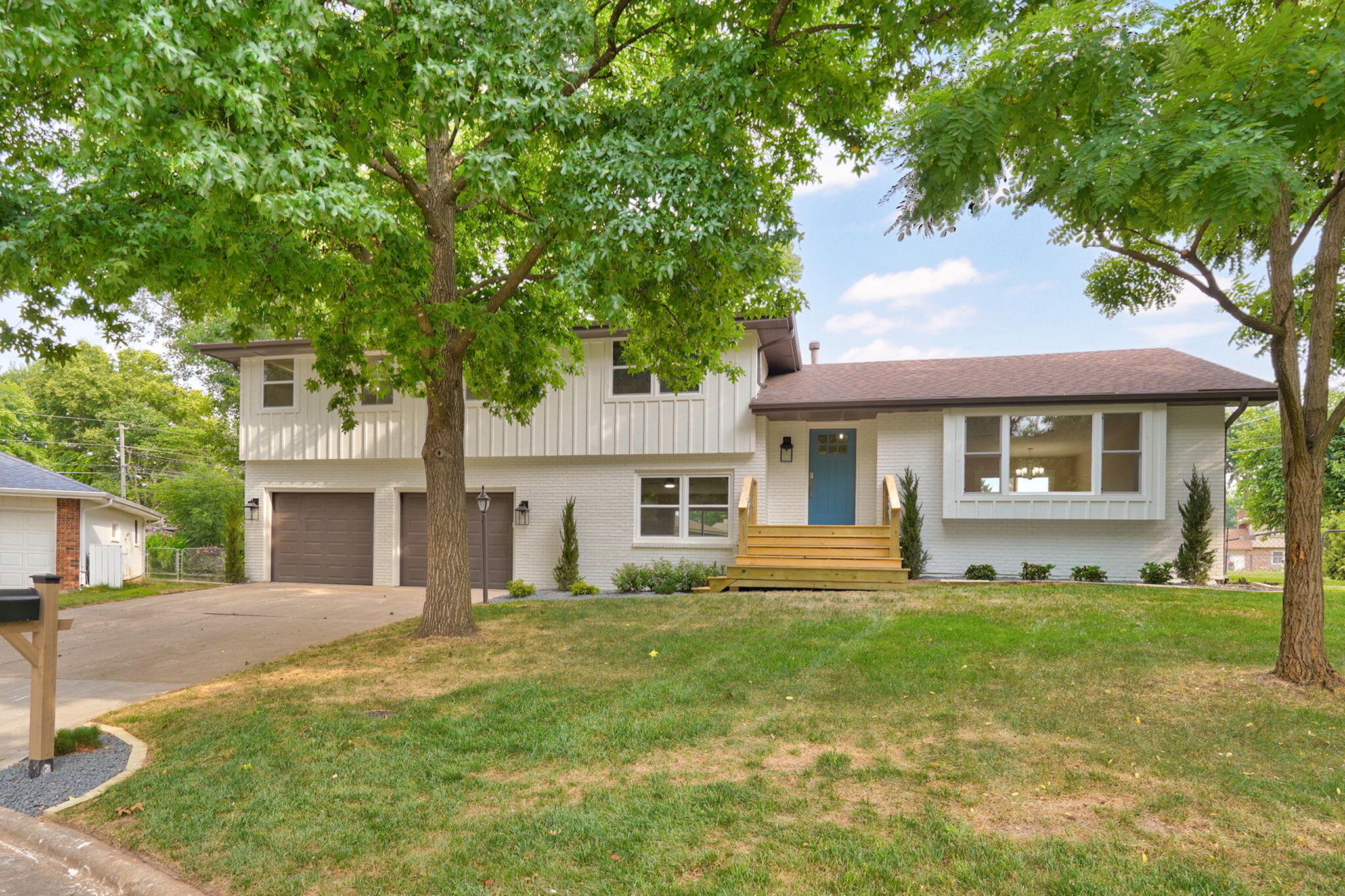 713 E Meadowlark Circle — photo