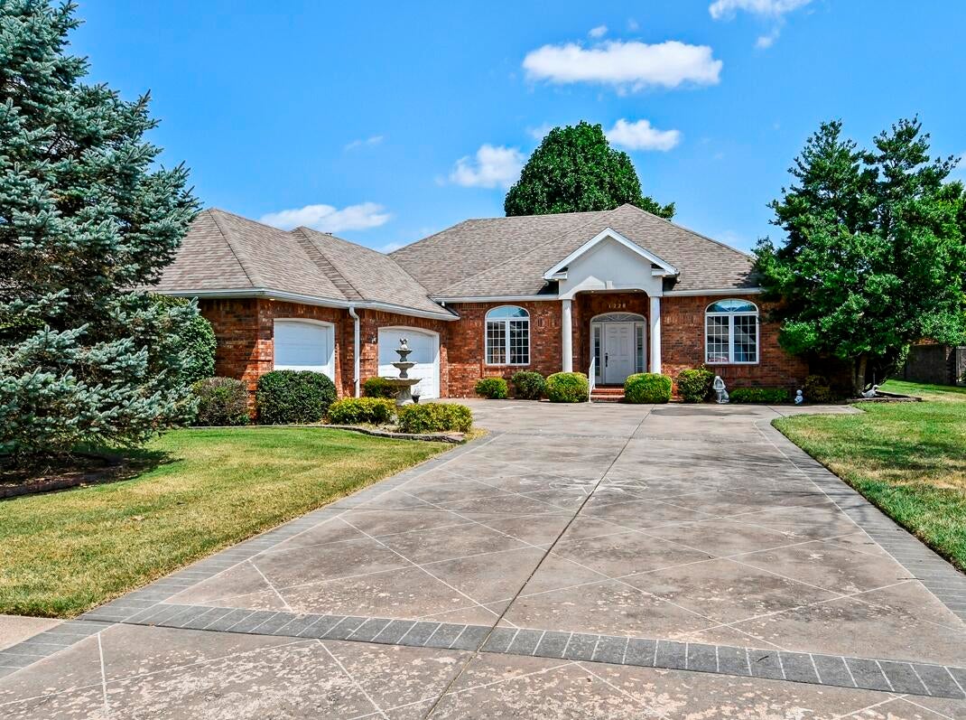 1228 N Yarberry Court — photo