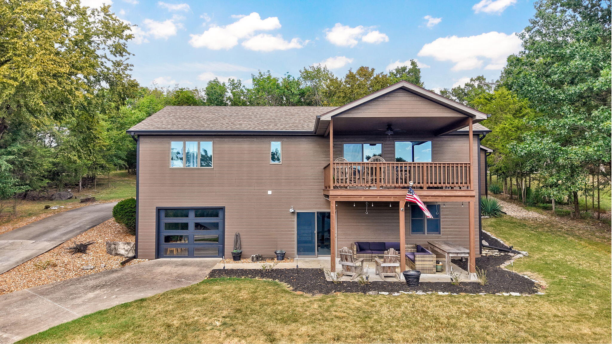 313 Lakefront Circle — photo