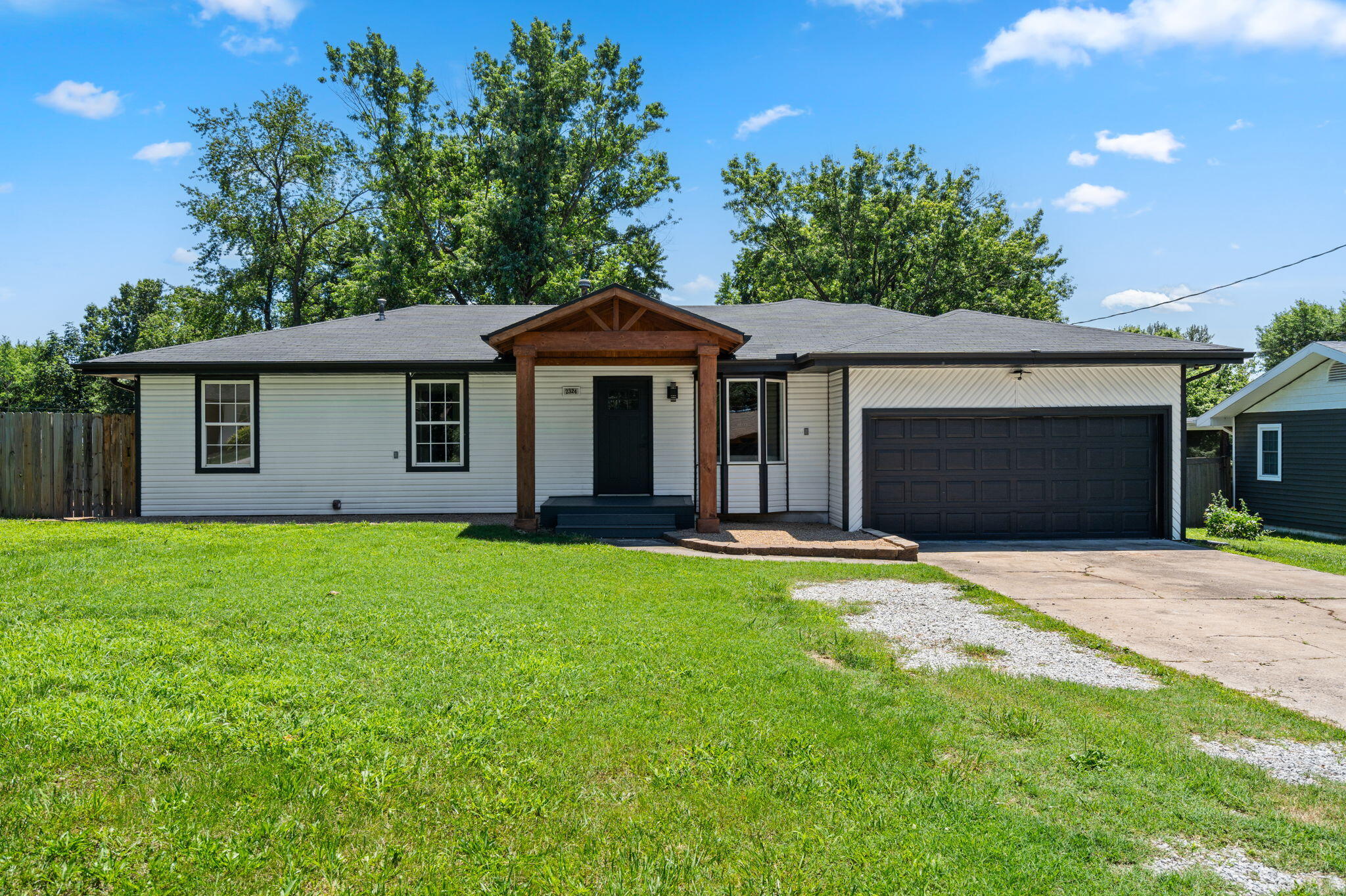 2324 E Huntington Street — photo