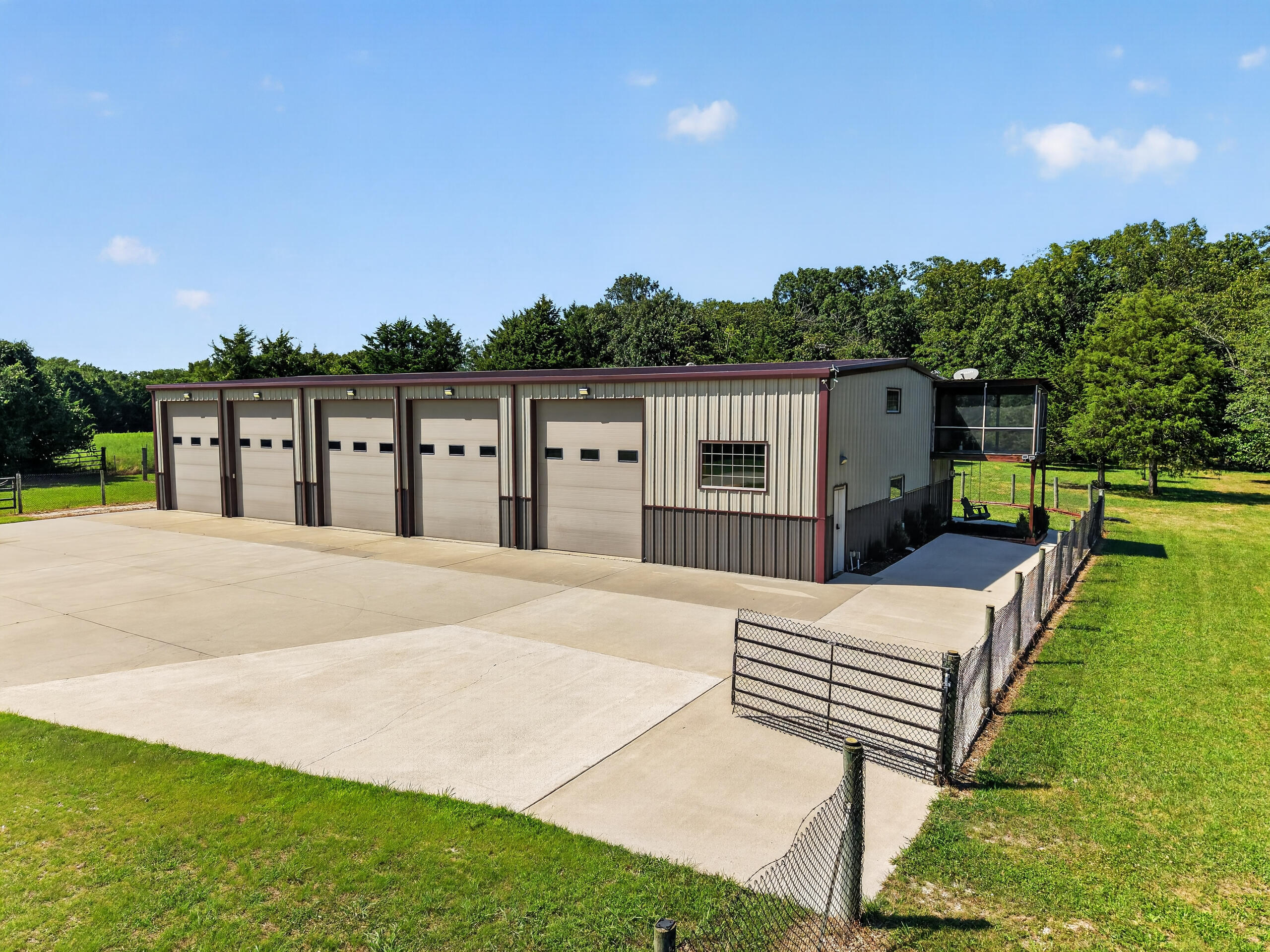 4733 E Farm Road 66 — photo