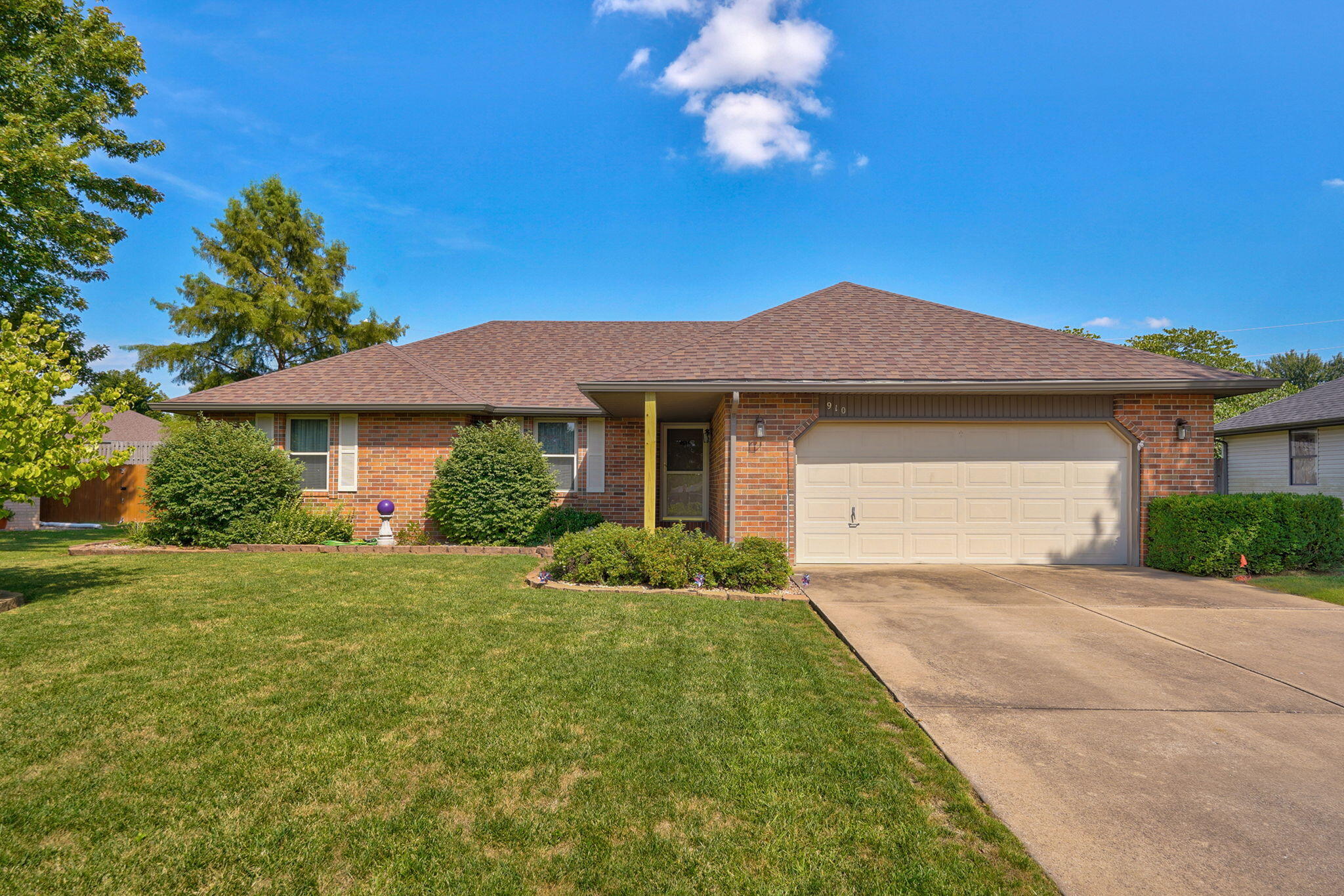 910 N Zed Tennis Street — photo