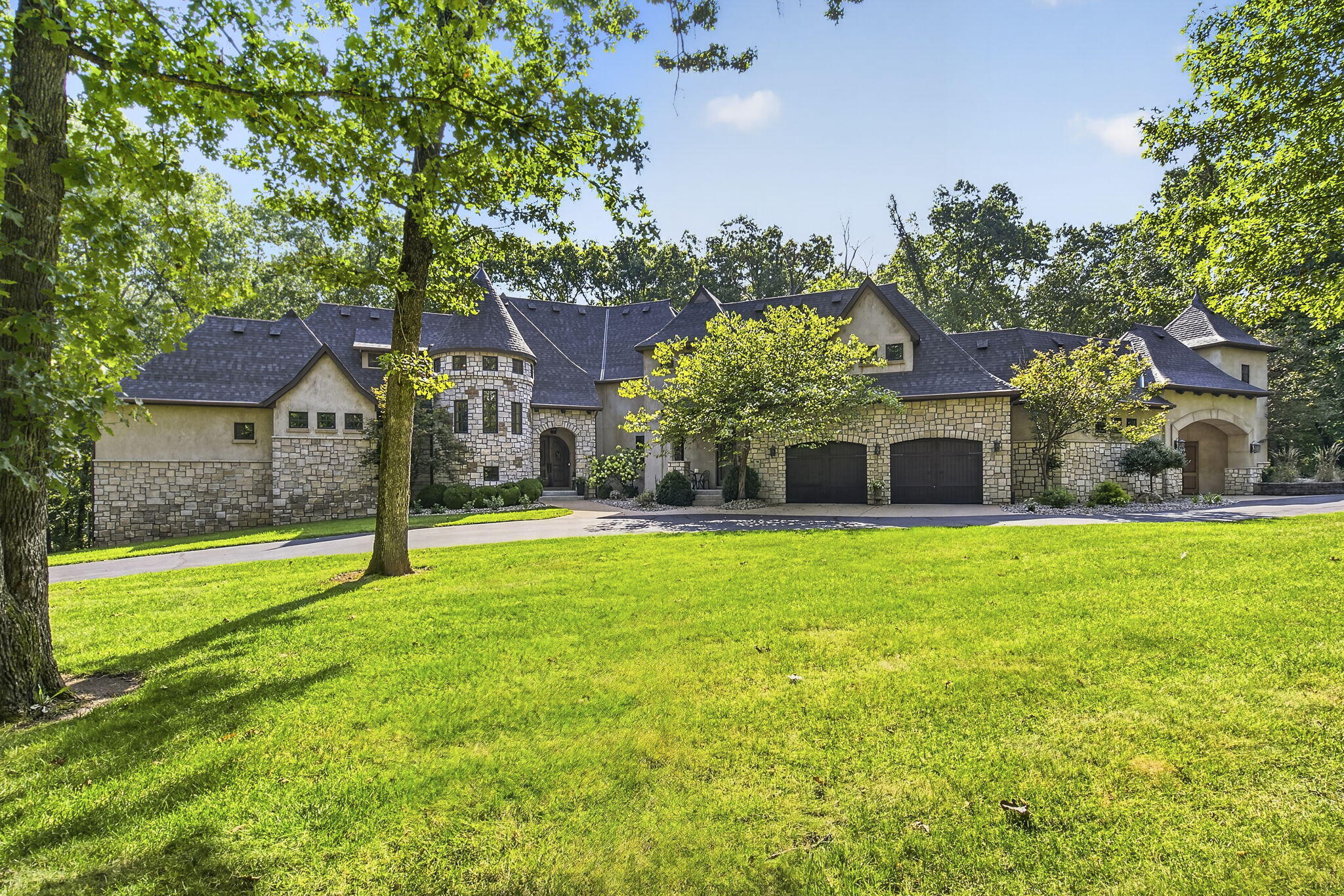3208 S Thornridge Drive — photo