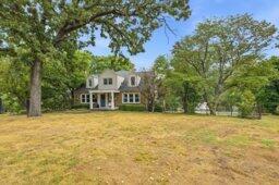 717 Oak Ridge Drive — photo