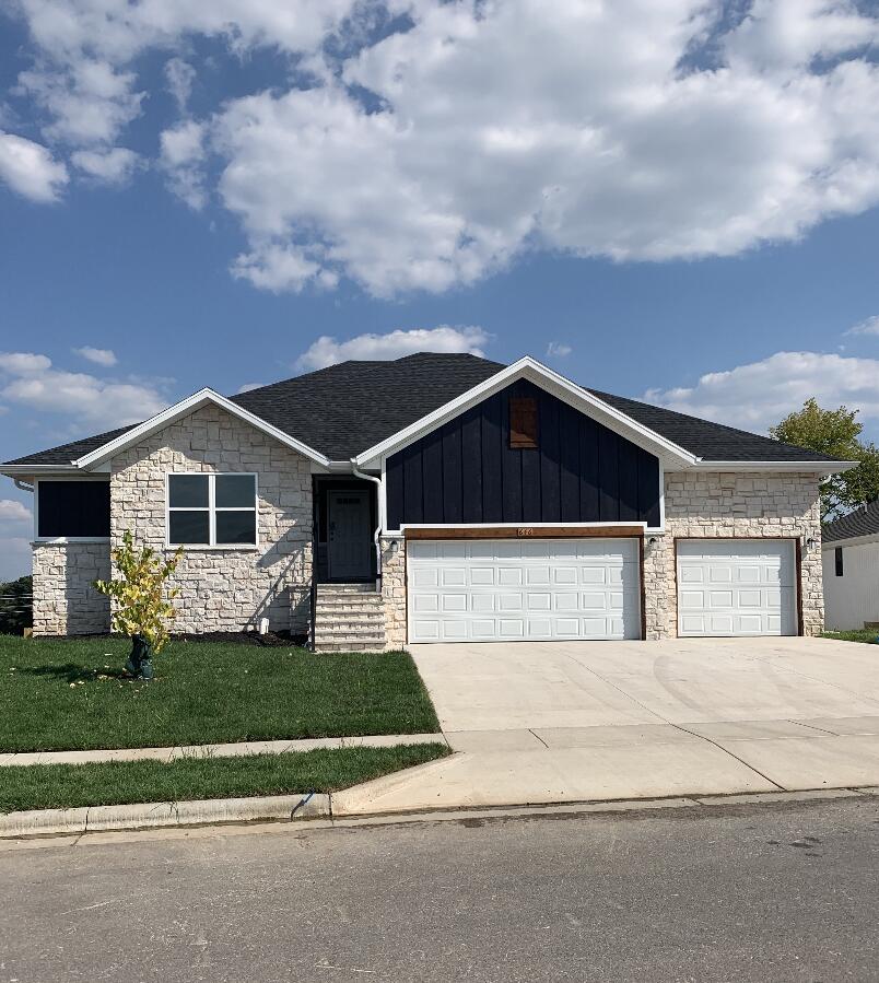 646 W Brook Hollow Road — photo