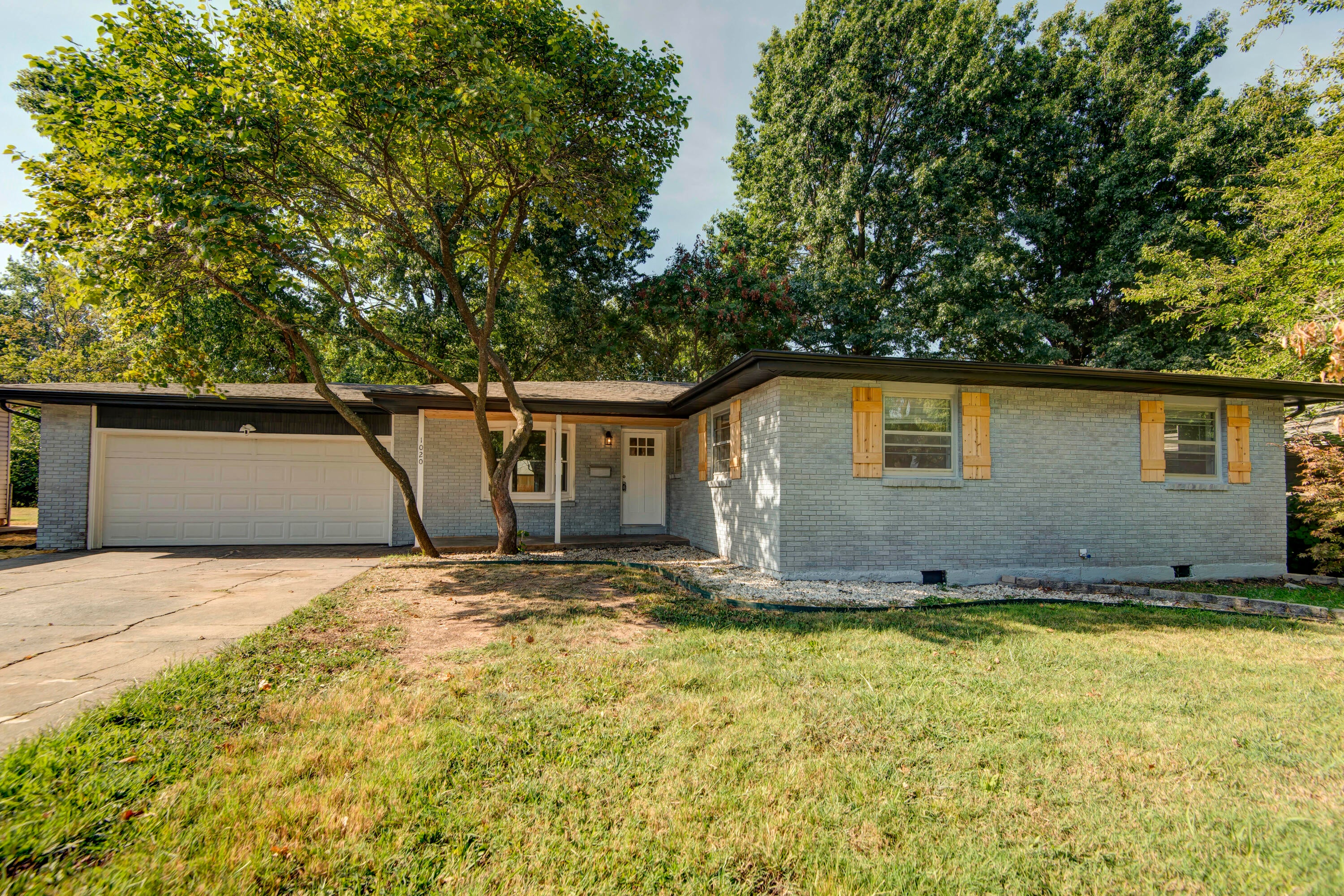 1020 E Edgewood Street — photo