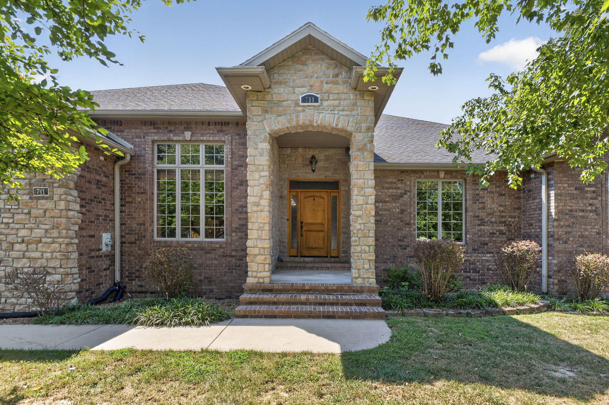 711 E Stone Ridge Drive — photo