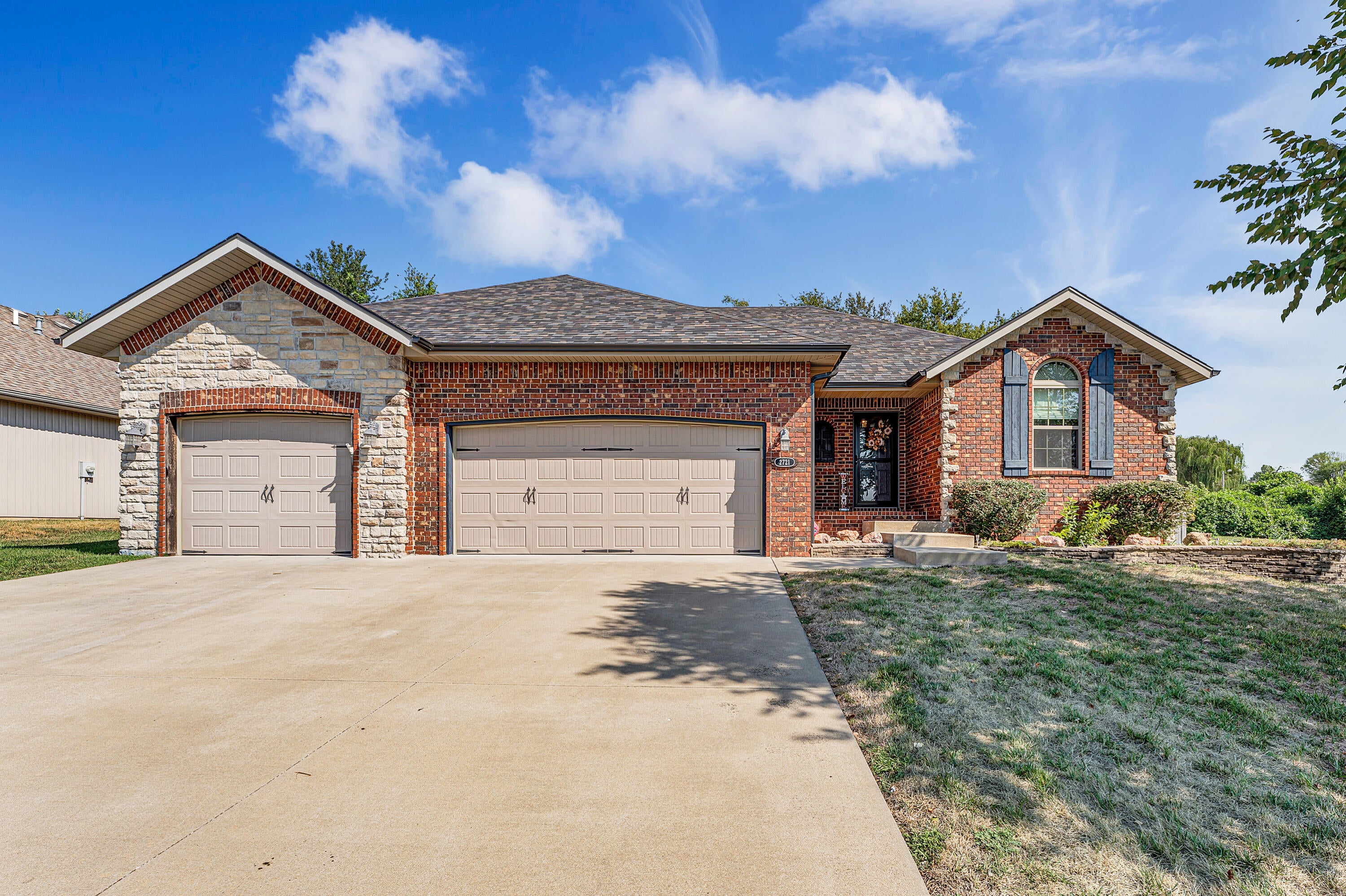 2721 E Clearview Drive — photo