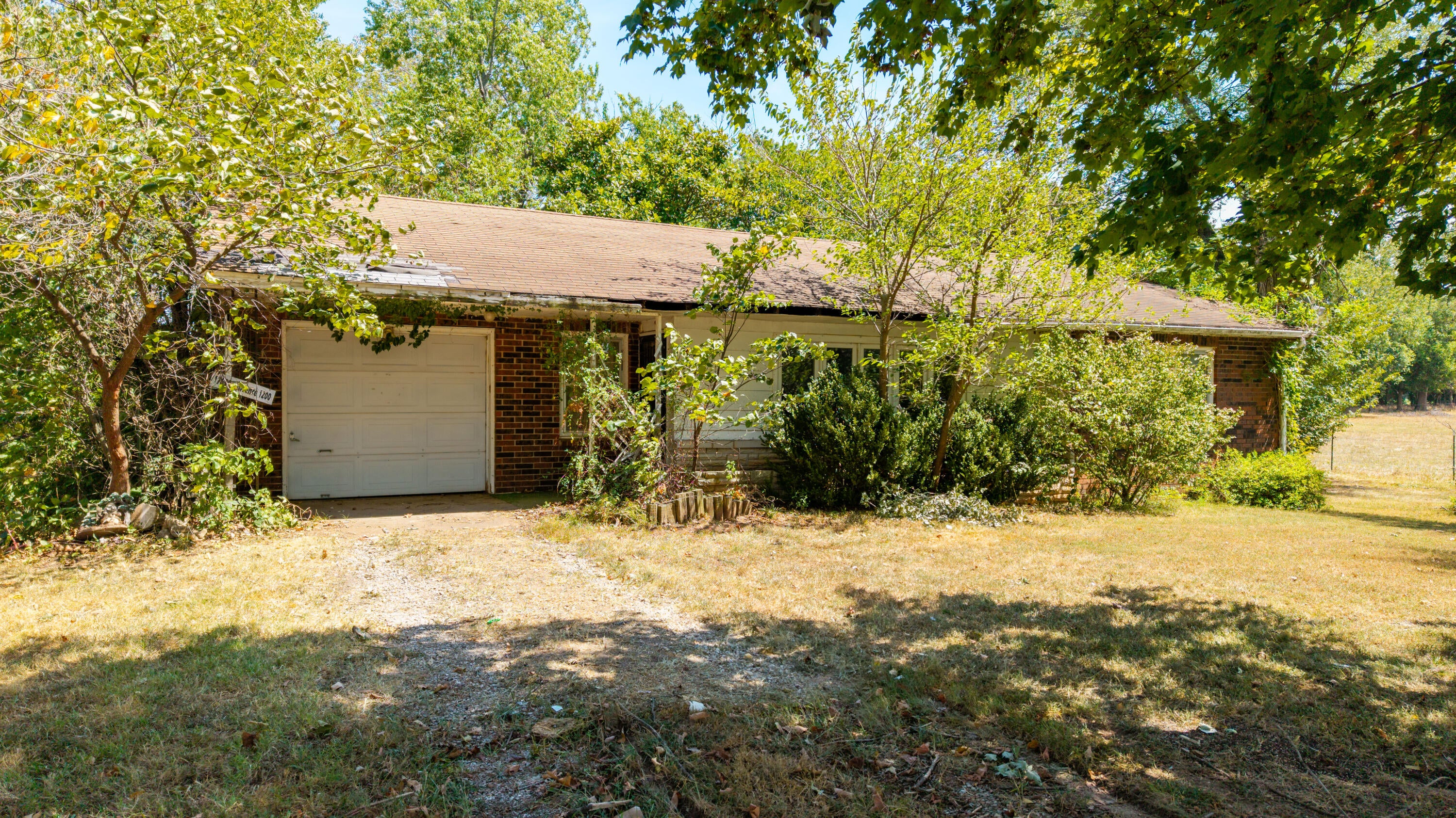 17630 Lawrence 1200 — photo