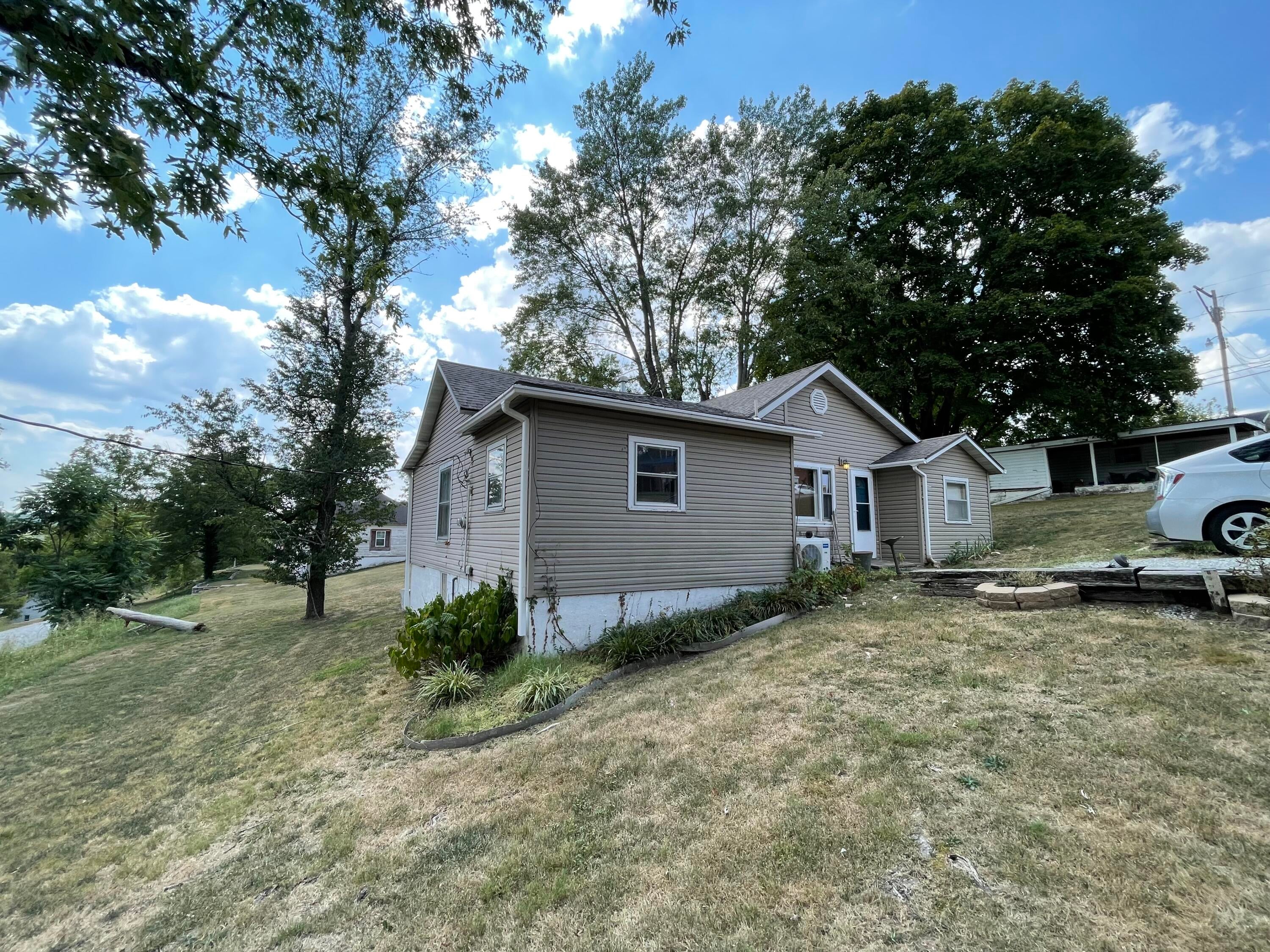 109 E Lillian Avenue E — photo