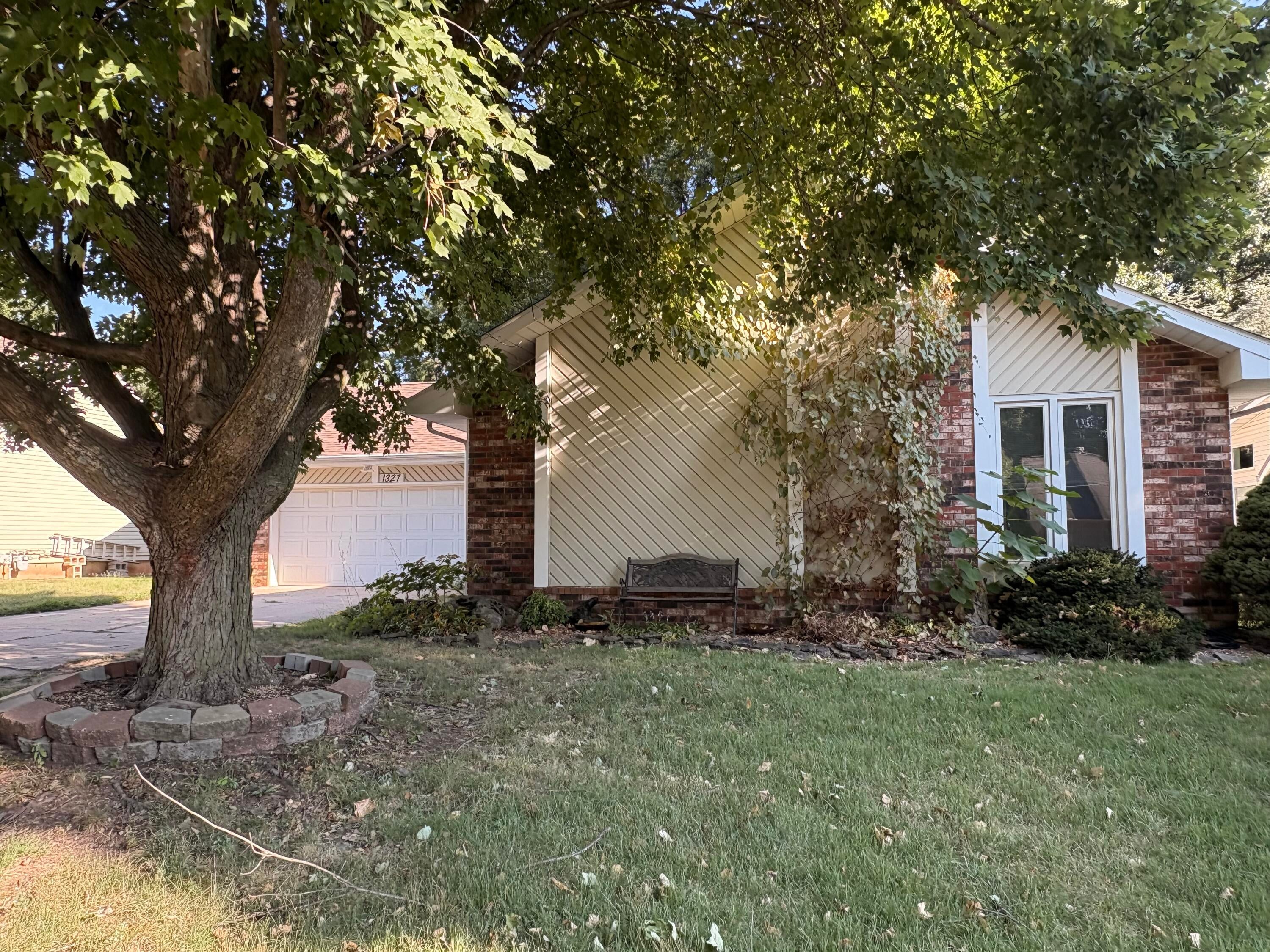 1327 W Riverside Street — photo
