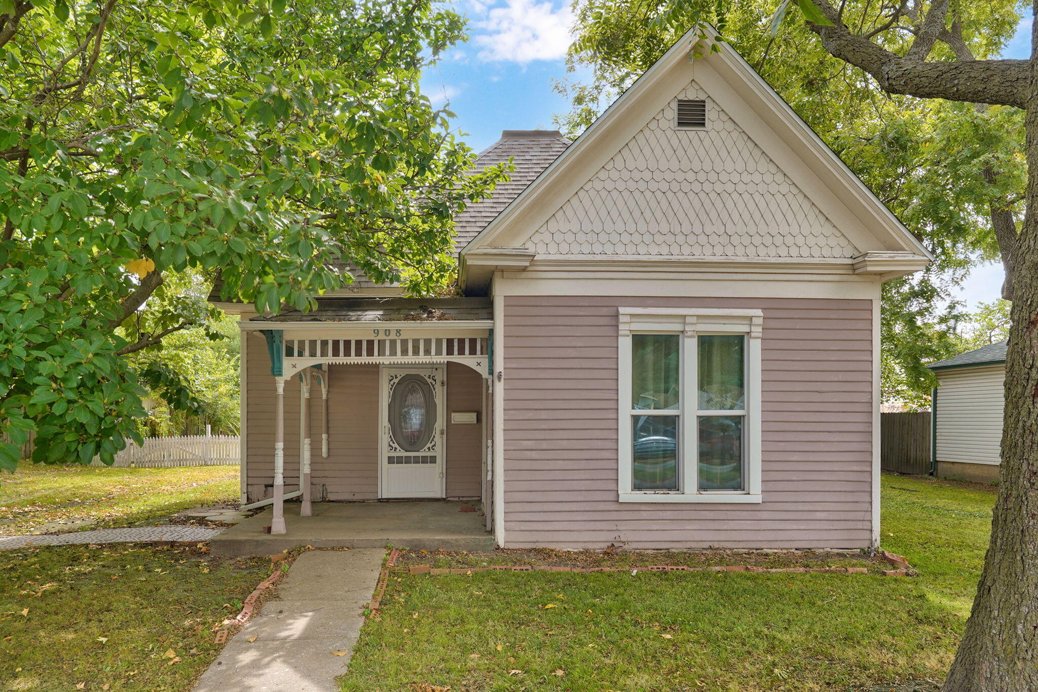908 S Hickory Street — photo