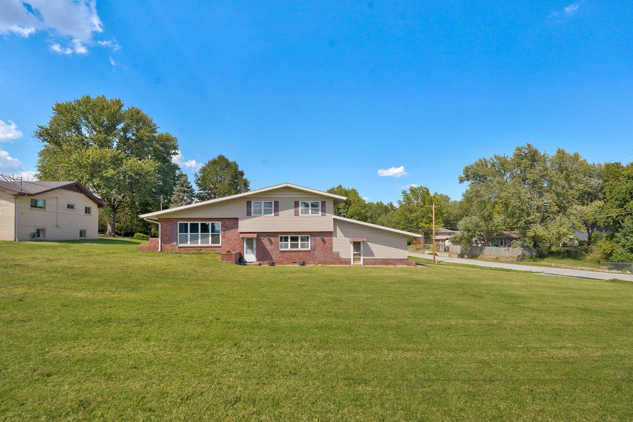 1757 E Mcclernon Street — photo