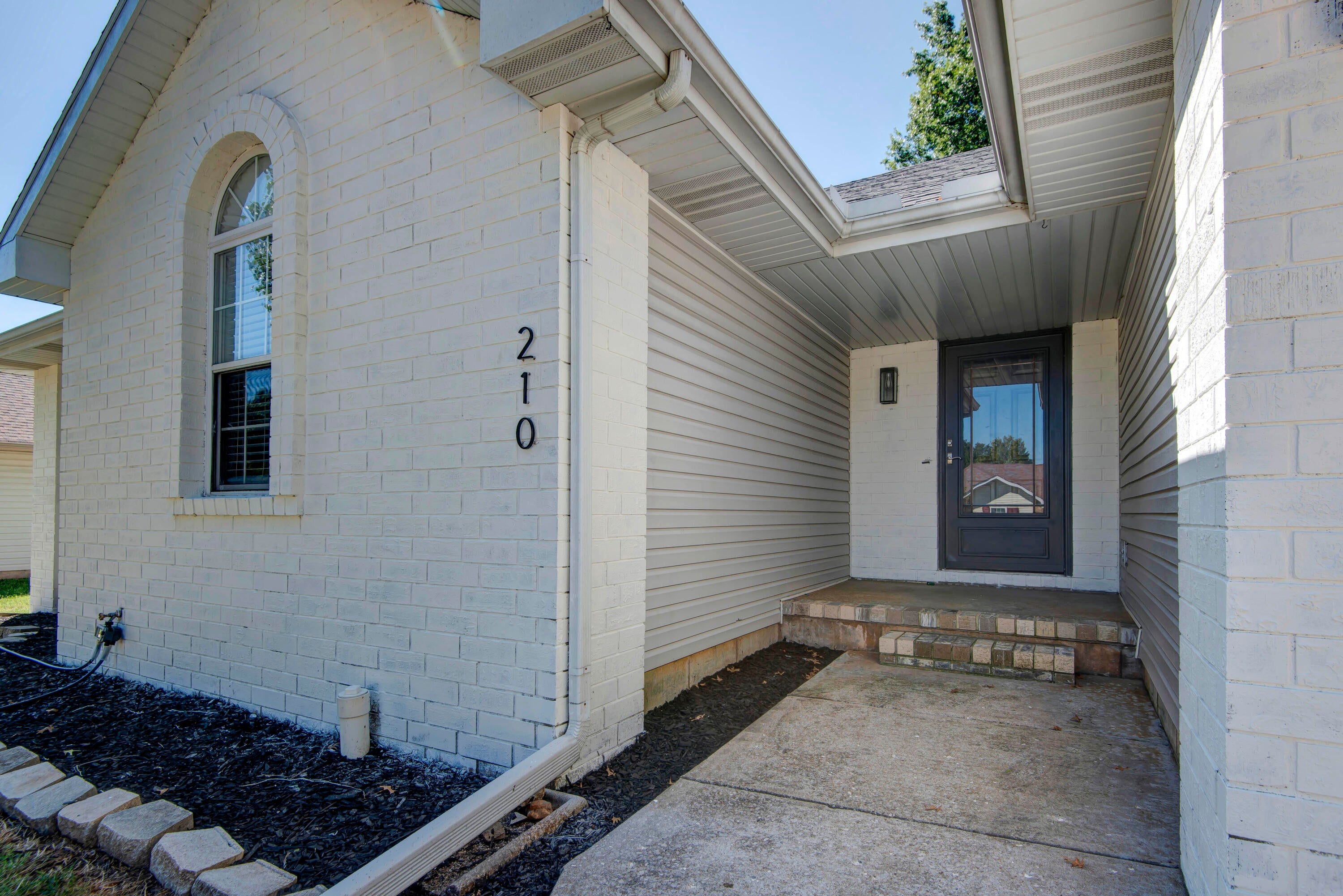 210 E Robin Road, Clever, MO 65631 — photo 2