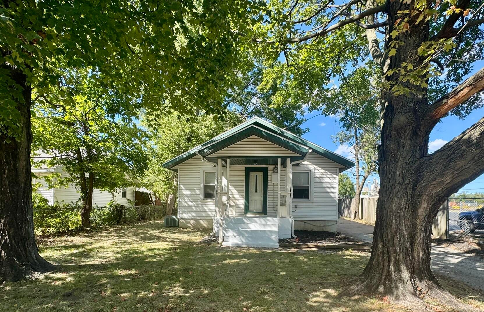 1411 W Lynn Street — photo