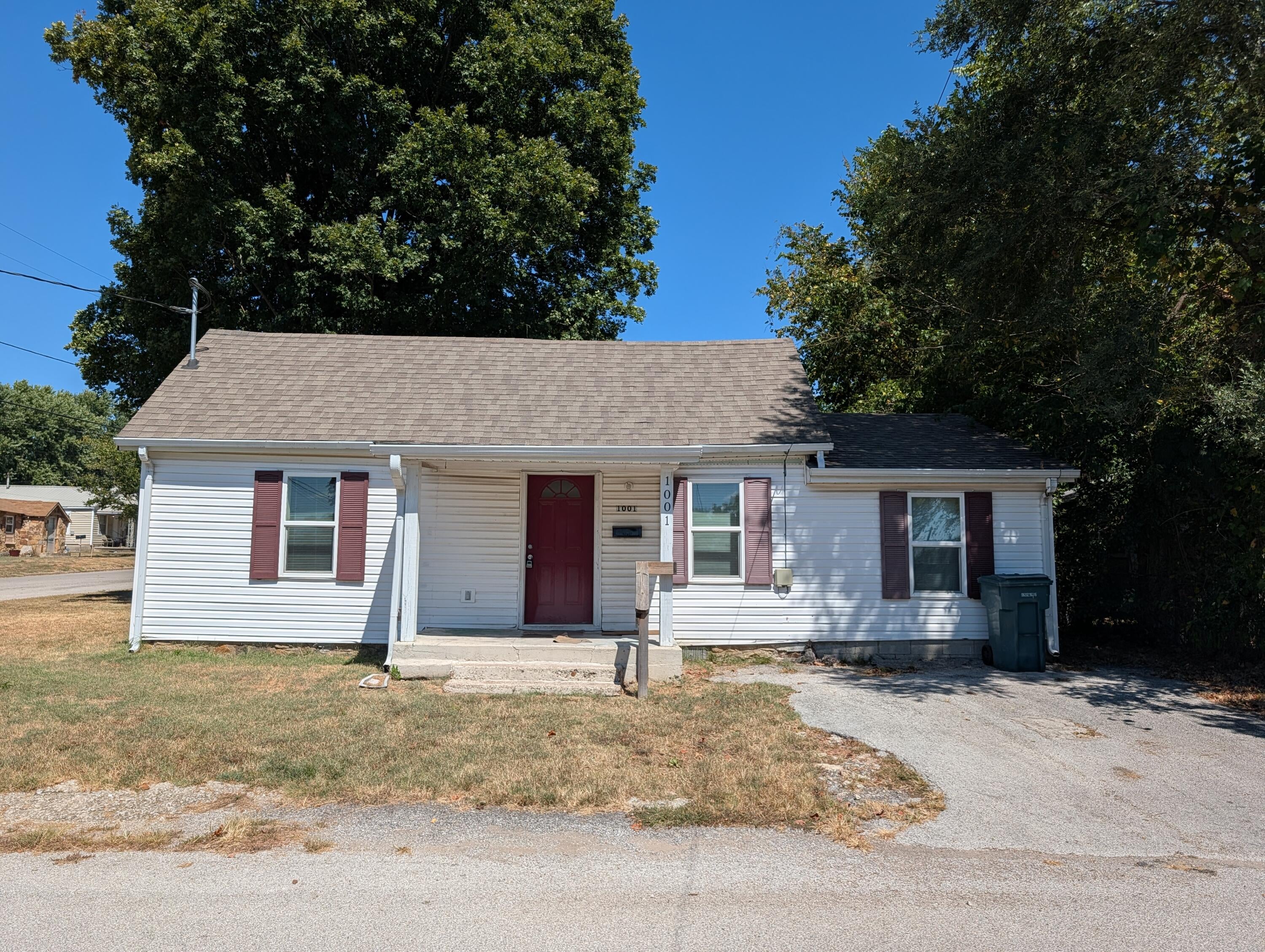1001 E Chestnut Street — photo