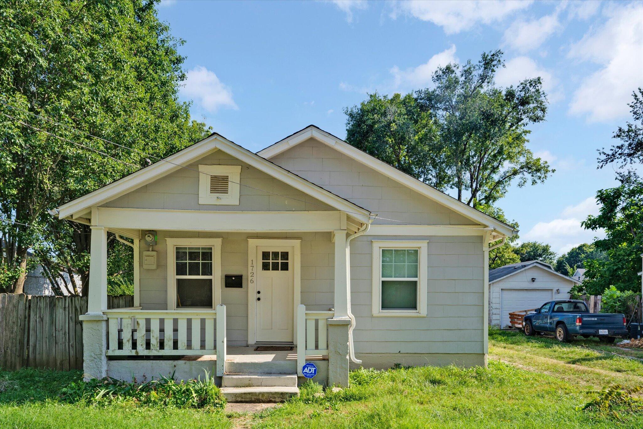 1726 W Walnut Street — photo