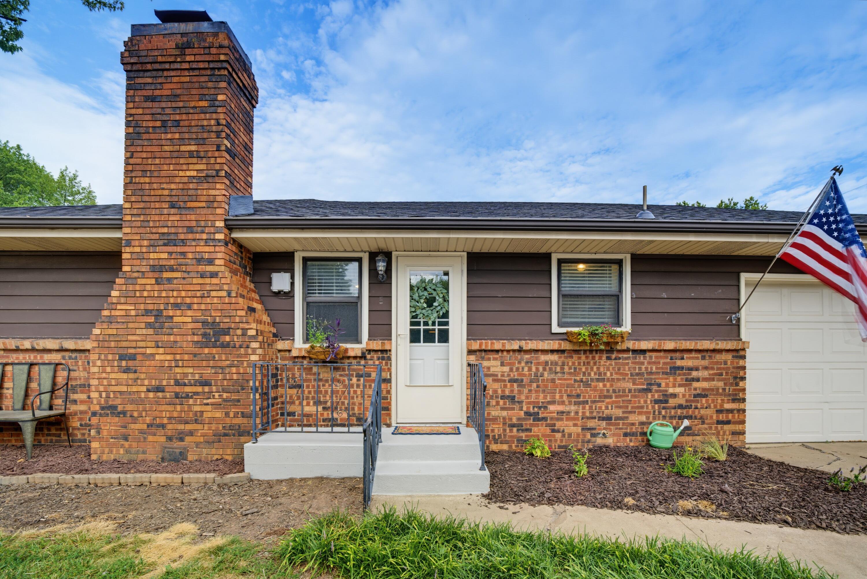 1210 E Woodland Street — photo
