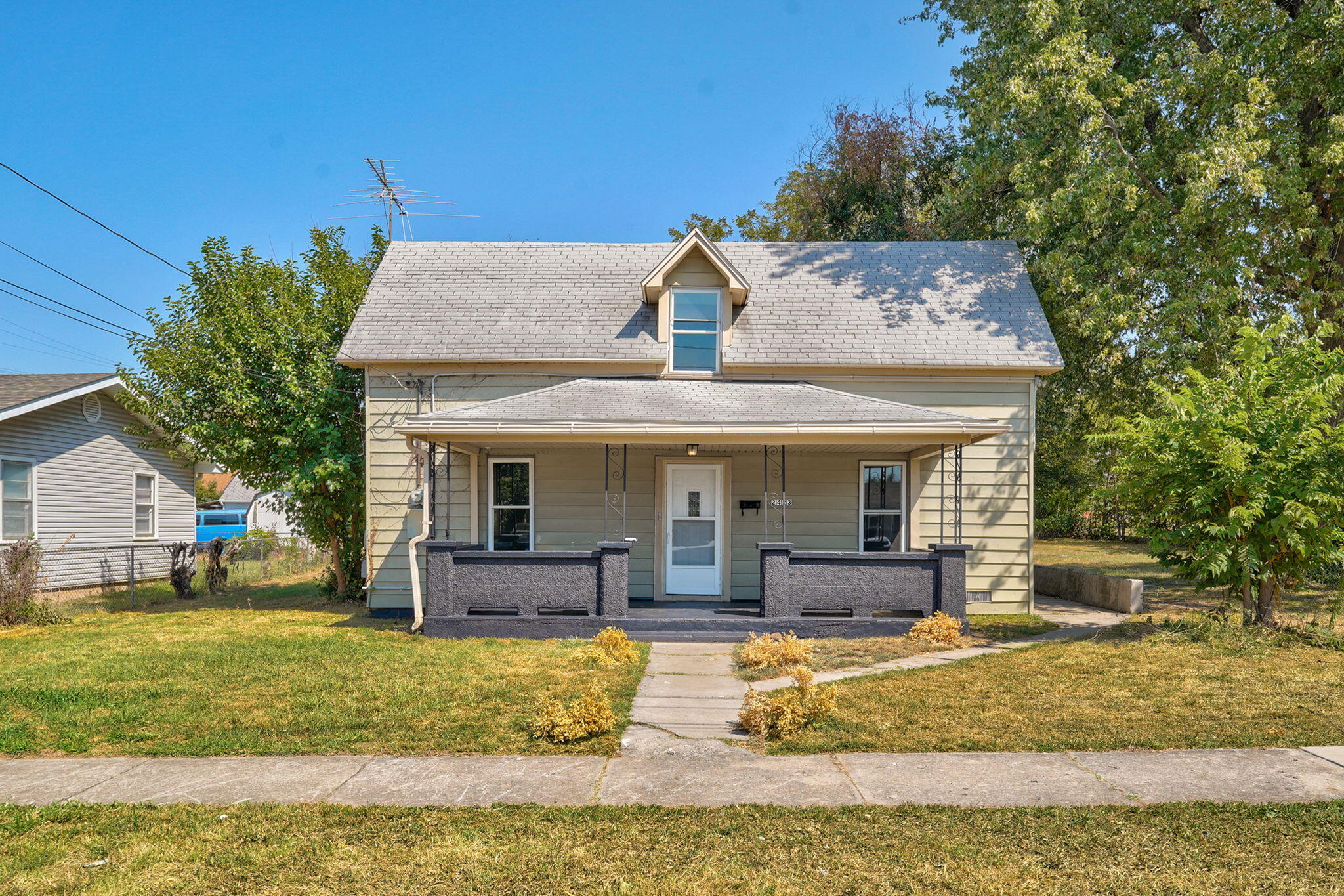2423 W Olive Street — photo
