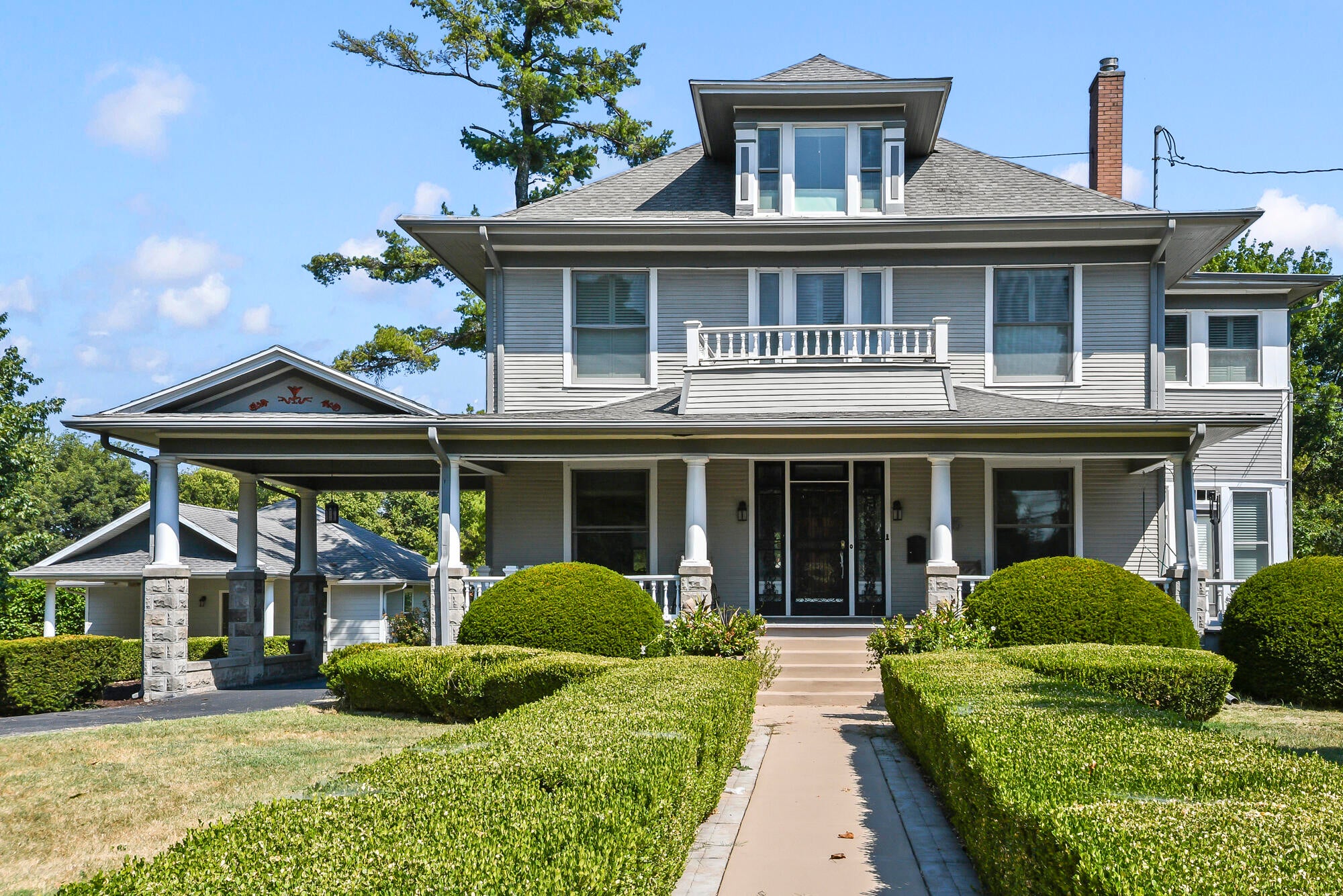 1635 E Walnut Street — photo