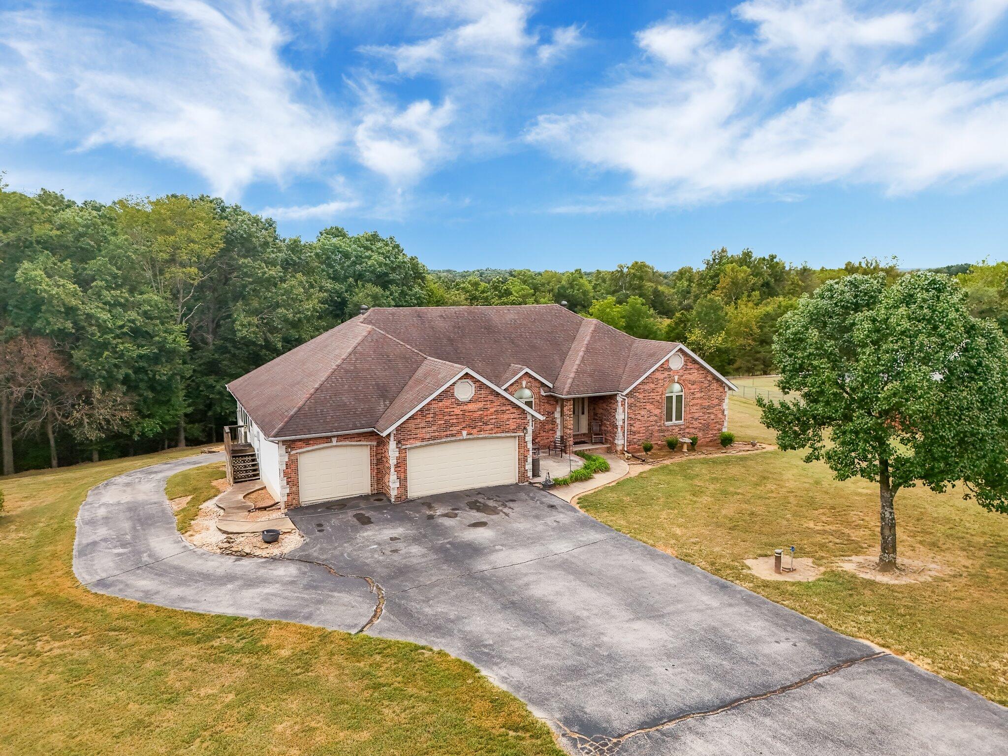 1818 W Country Hill Lane — photo