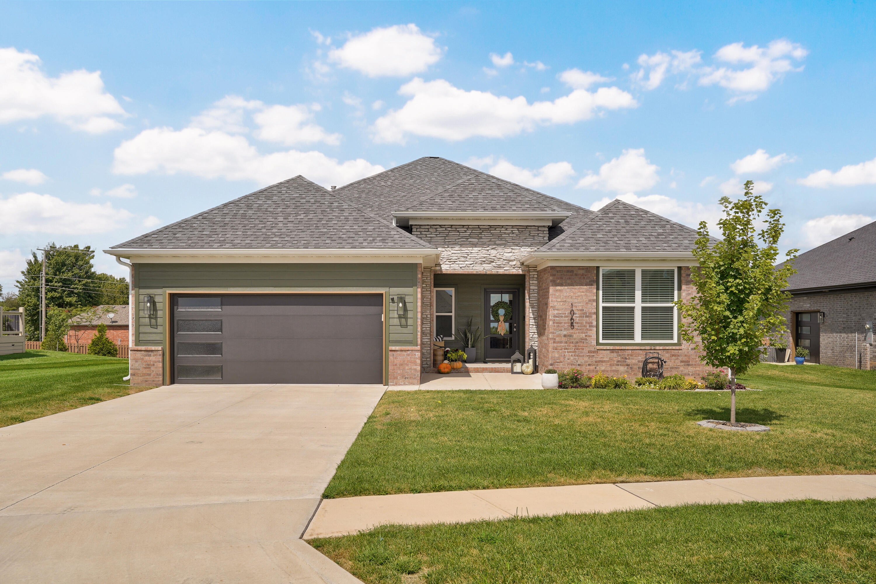 1065 W Gaslight Drive — photo