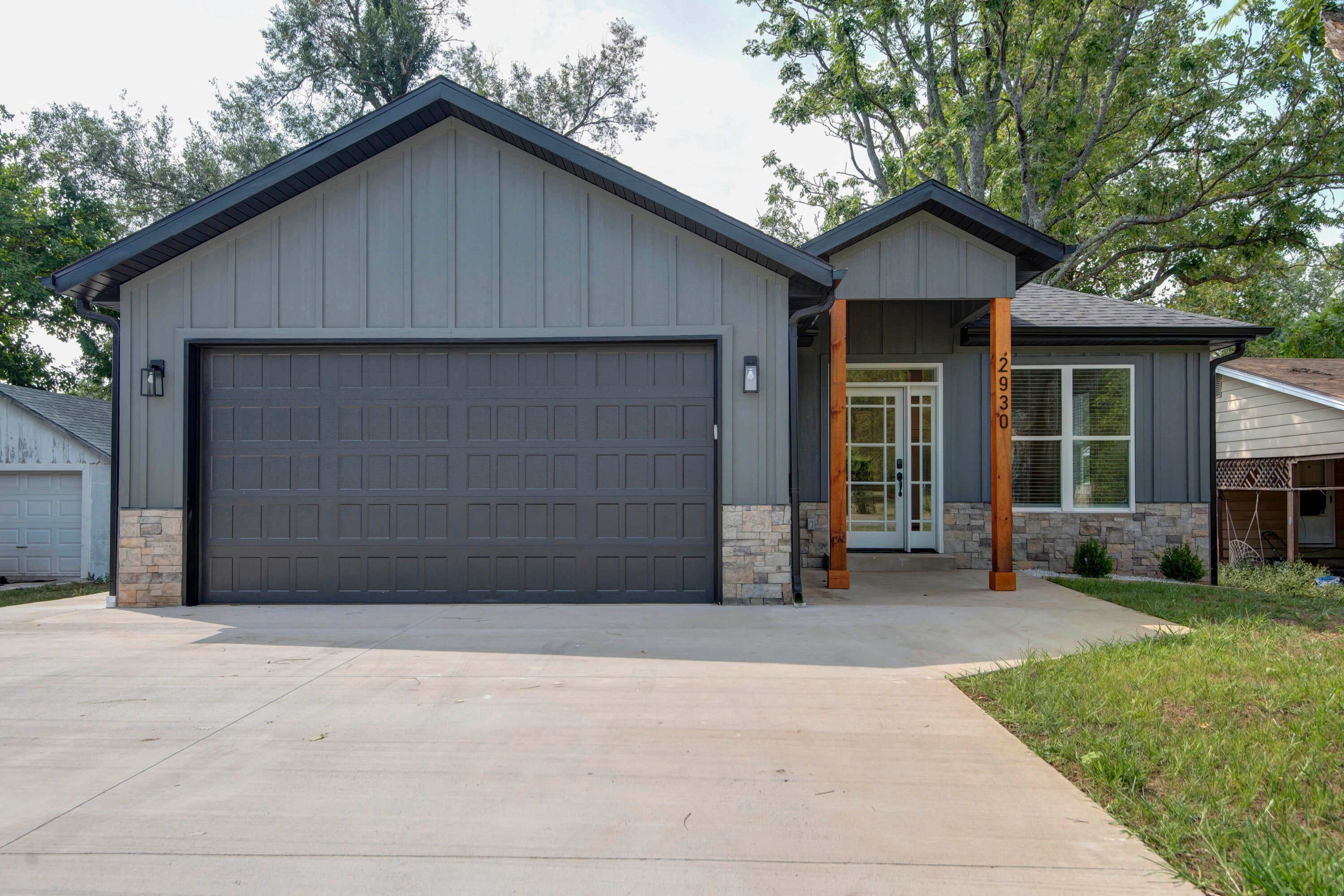 2930 W Olive Street — photo