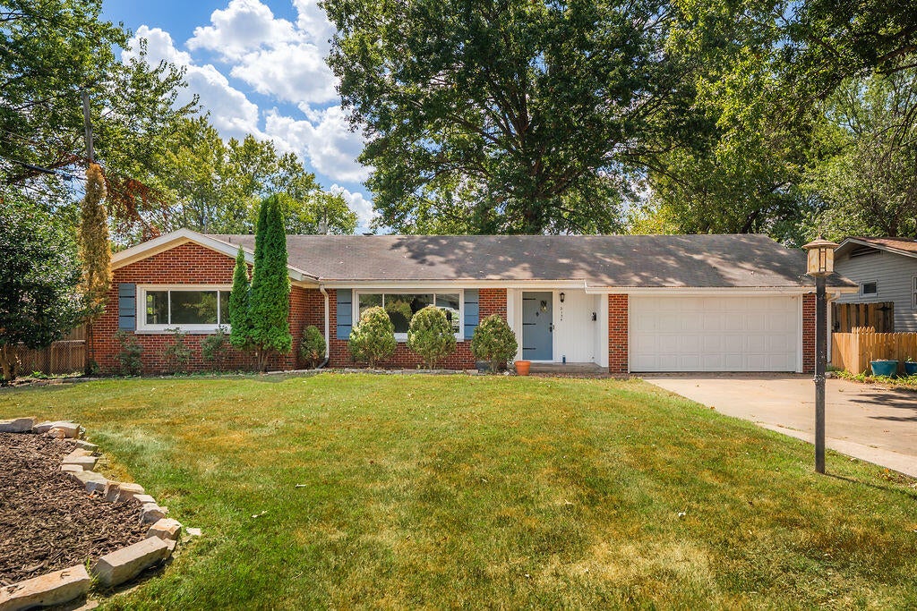 2134 E Crestview Street — photo