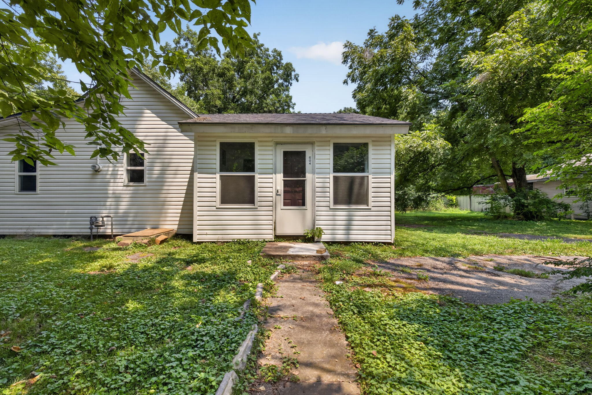 604 W Woodbine Road — photo