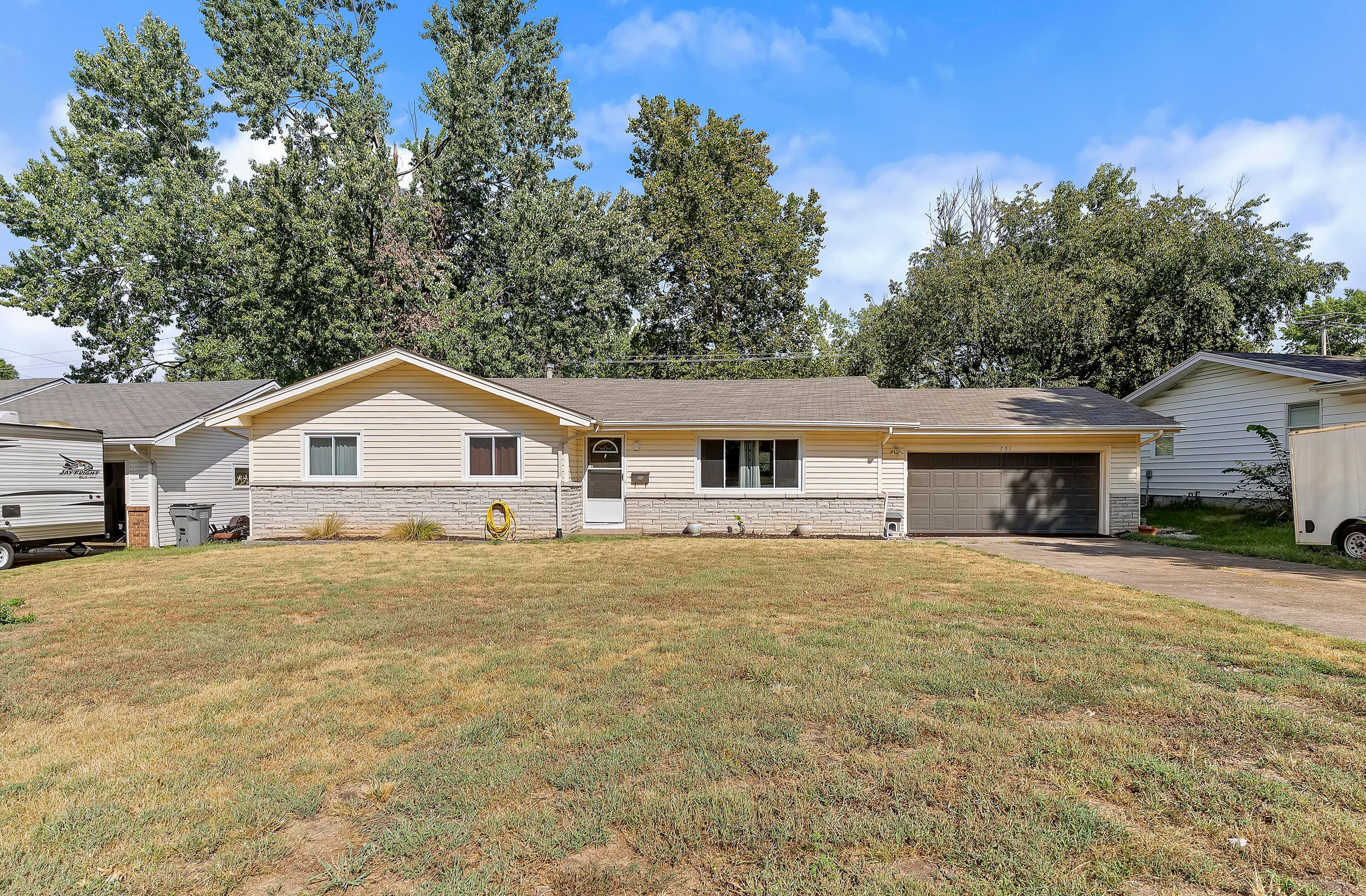 701 E Edgewood Street — photo
