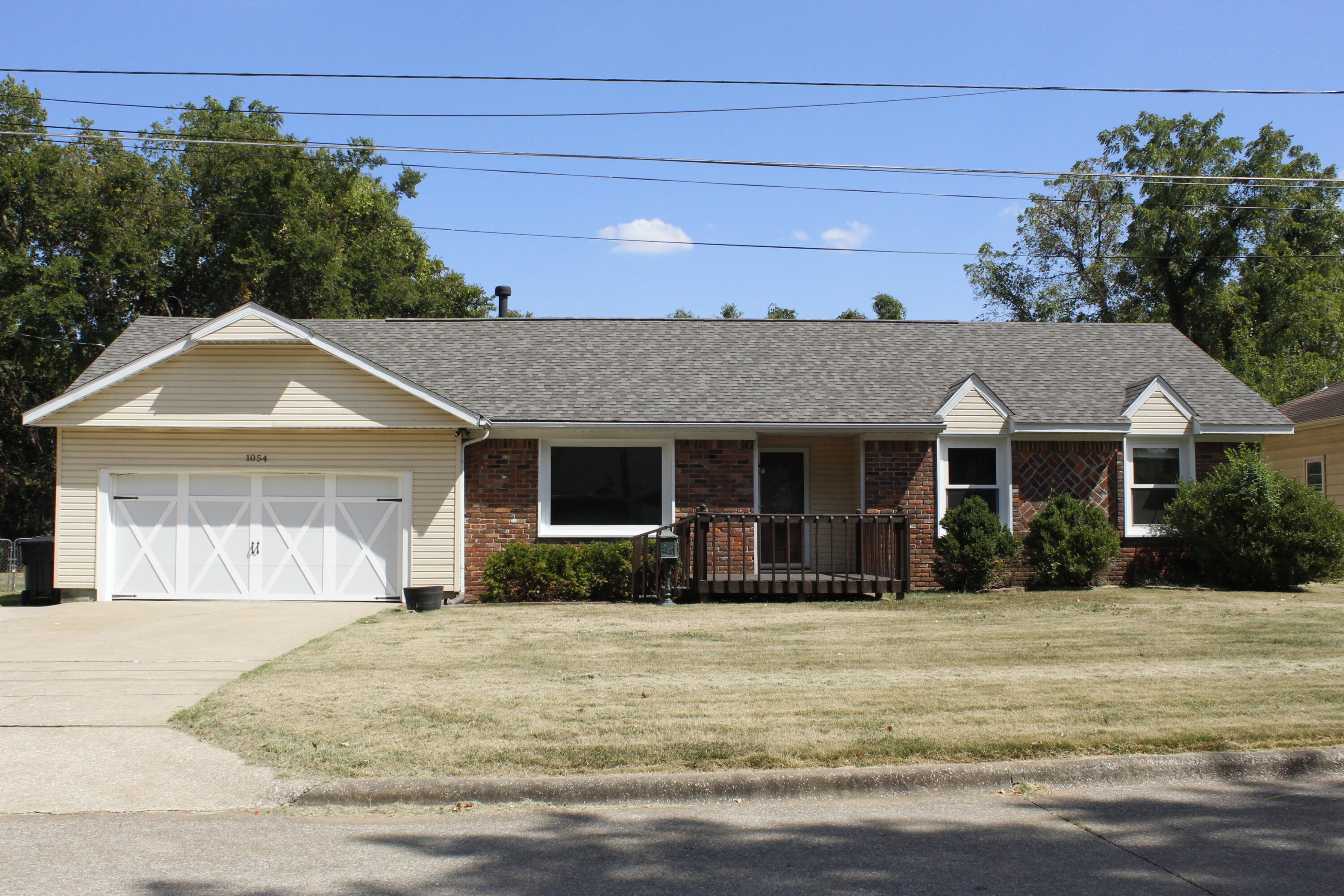 1054 S Peach Tree Avenue — photo