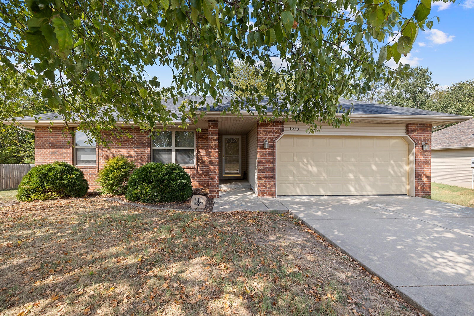 3253 E Colonial Street — photo