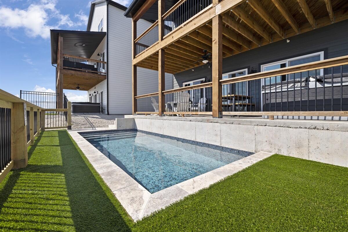 208 & 212 Chateau Mountain Hilltop Way — photo