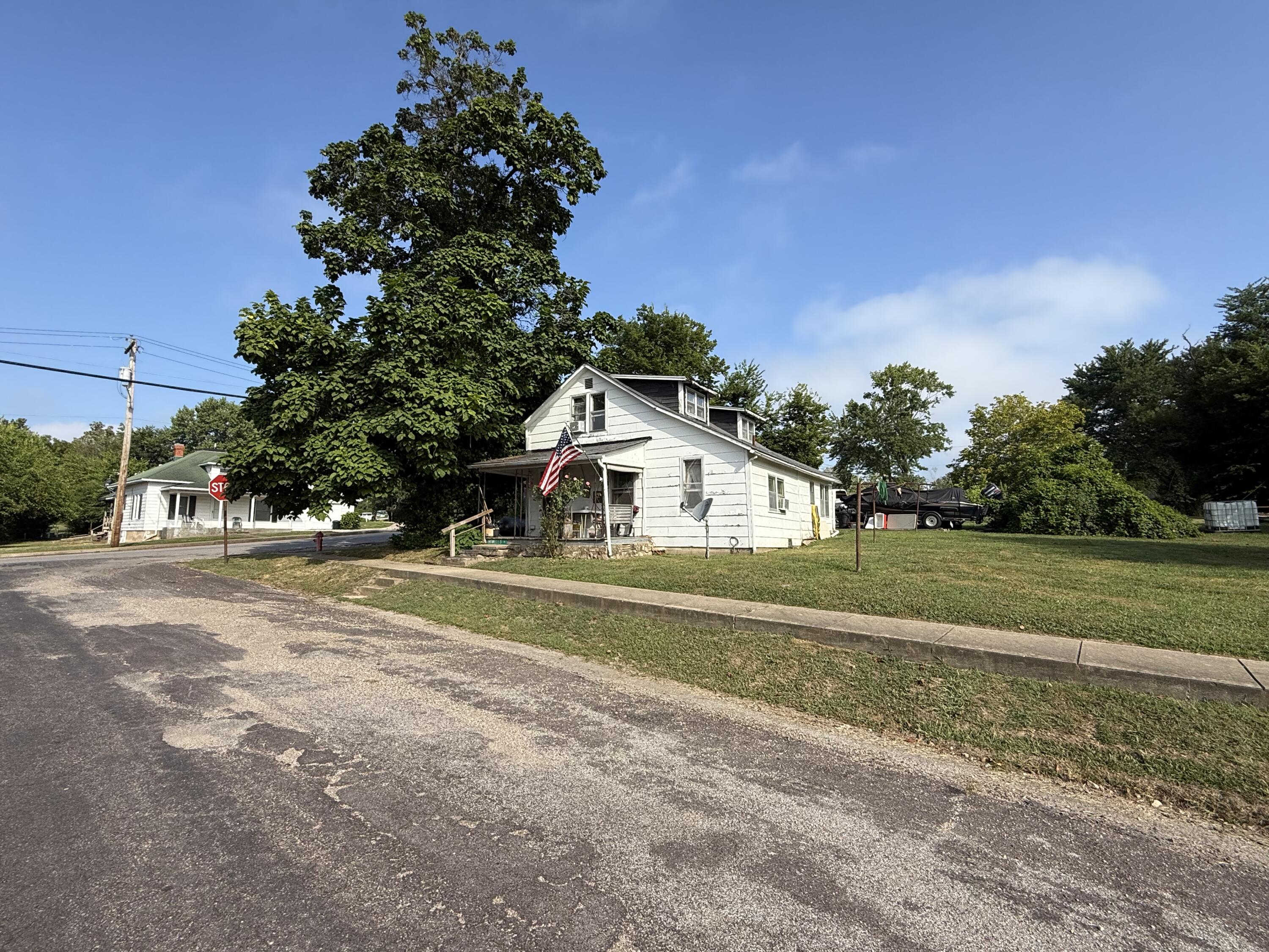 230 W 2nd Street — photo
