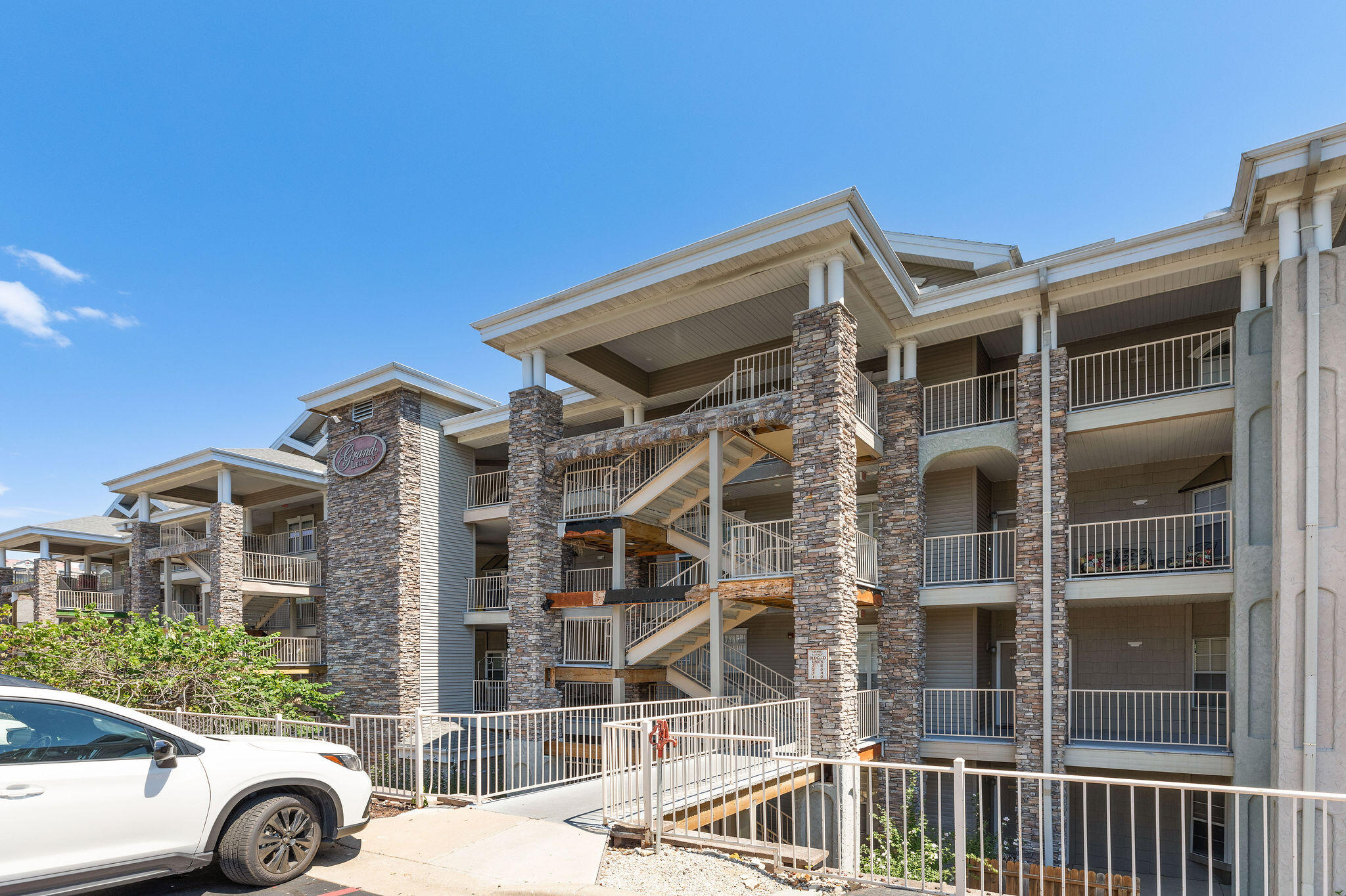 200 Glory Road D2 — photo