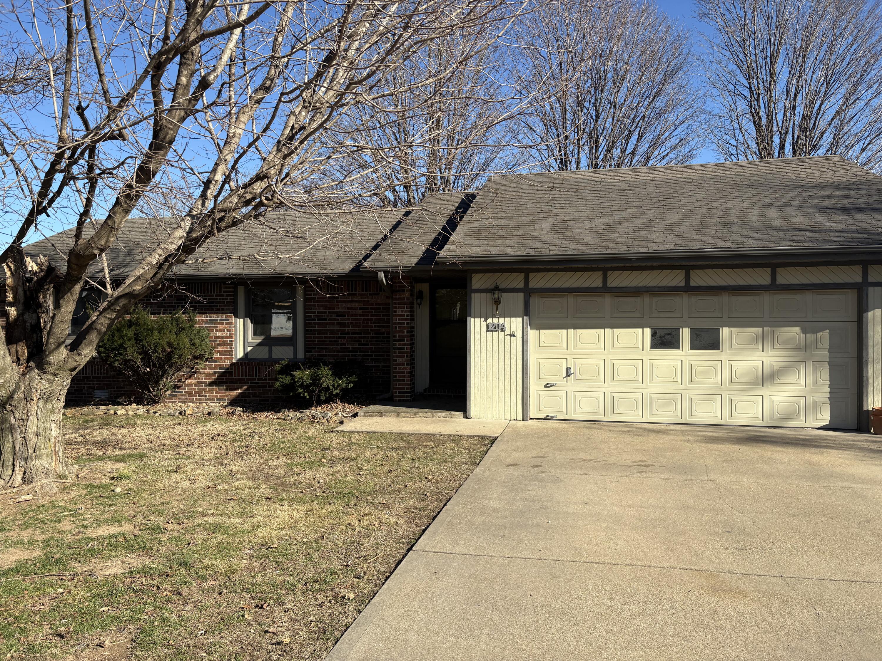 1204 Hillcrest Street — photo