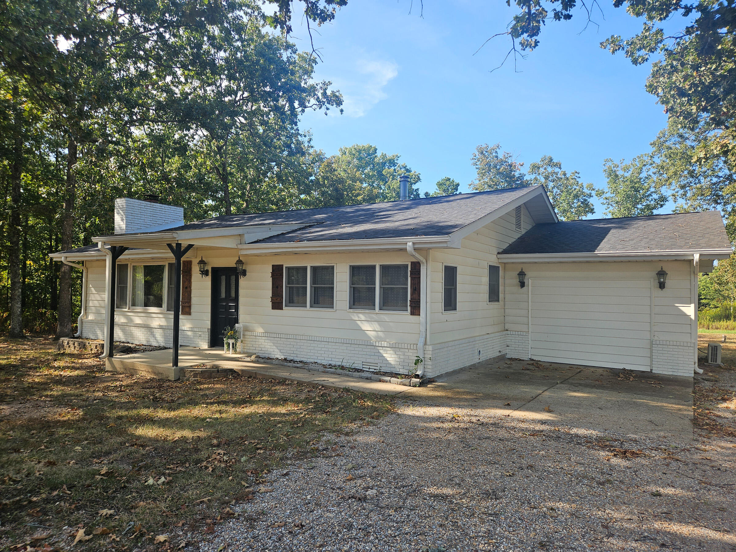 21371 Howell Road — photo