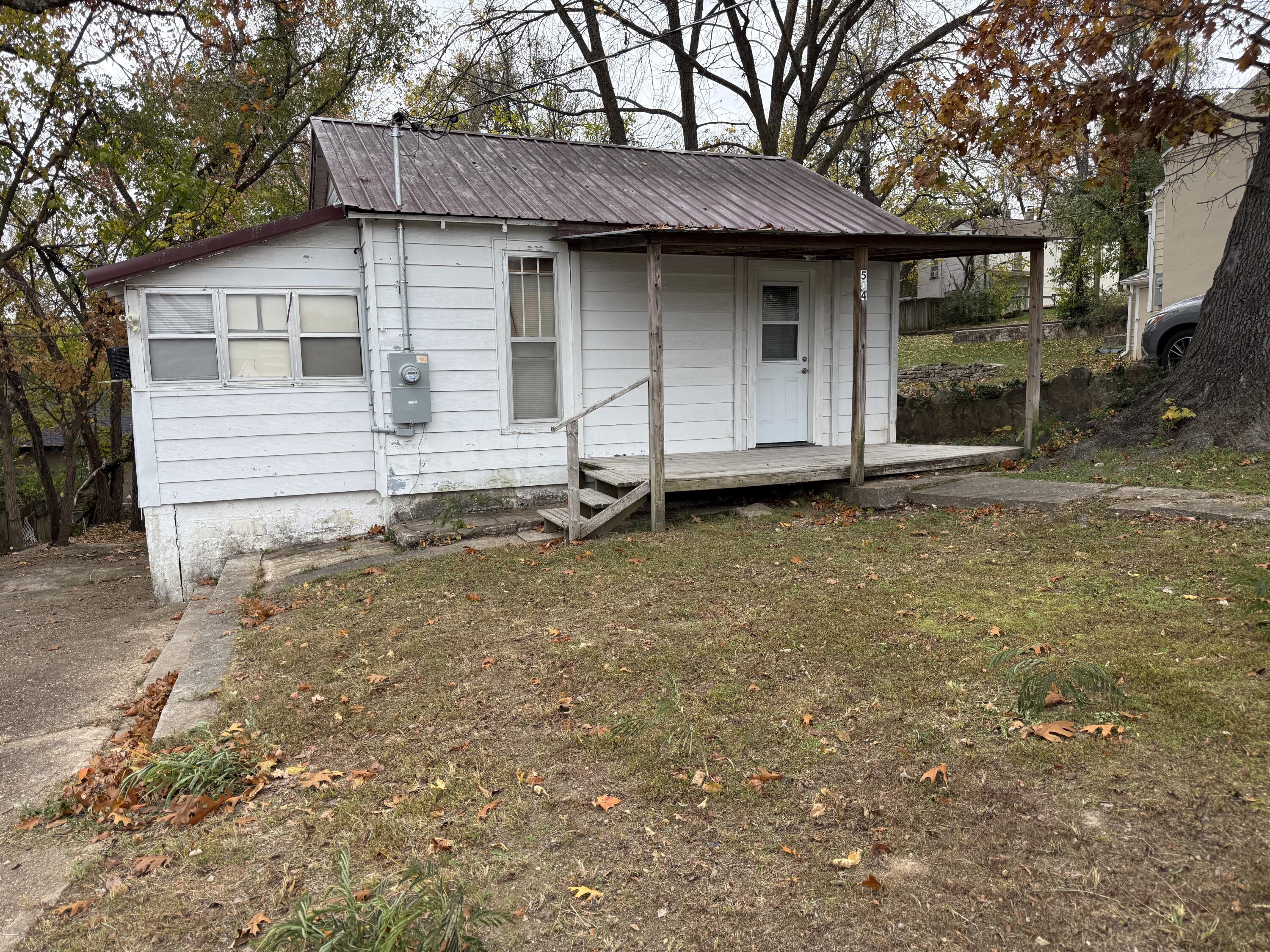 504 W Maddux Street — photo
