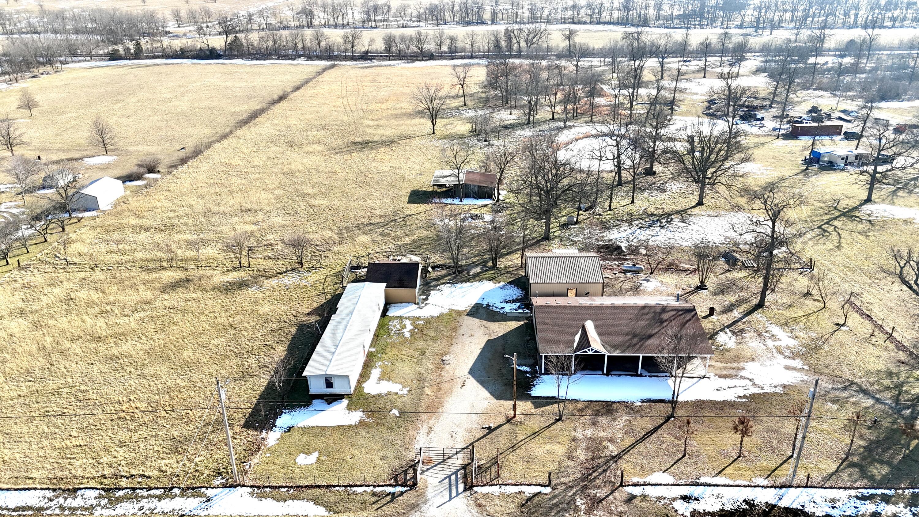 10343 Farm Road 2000 — photo