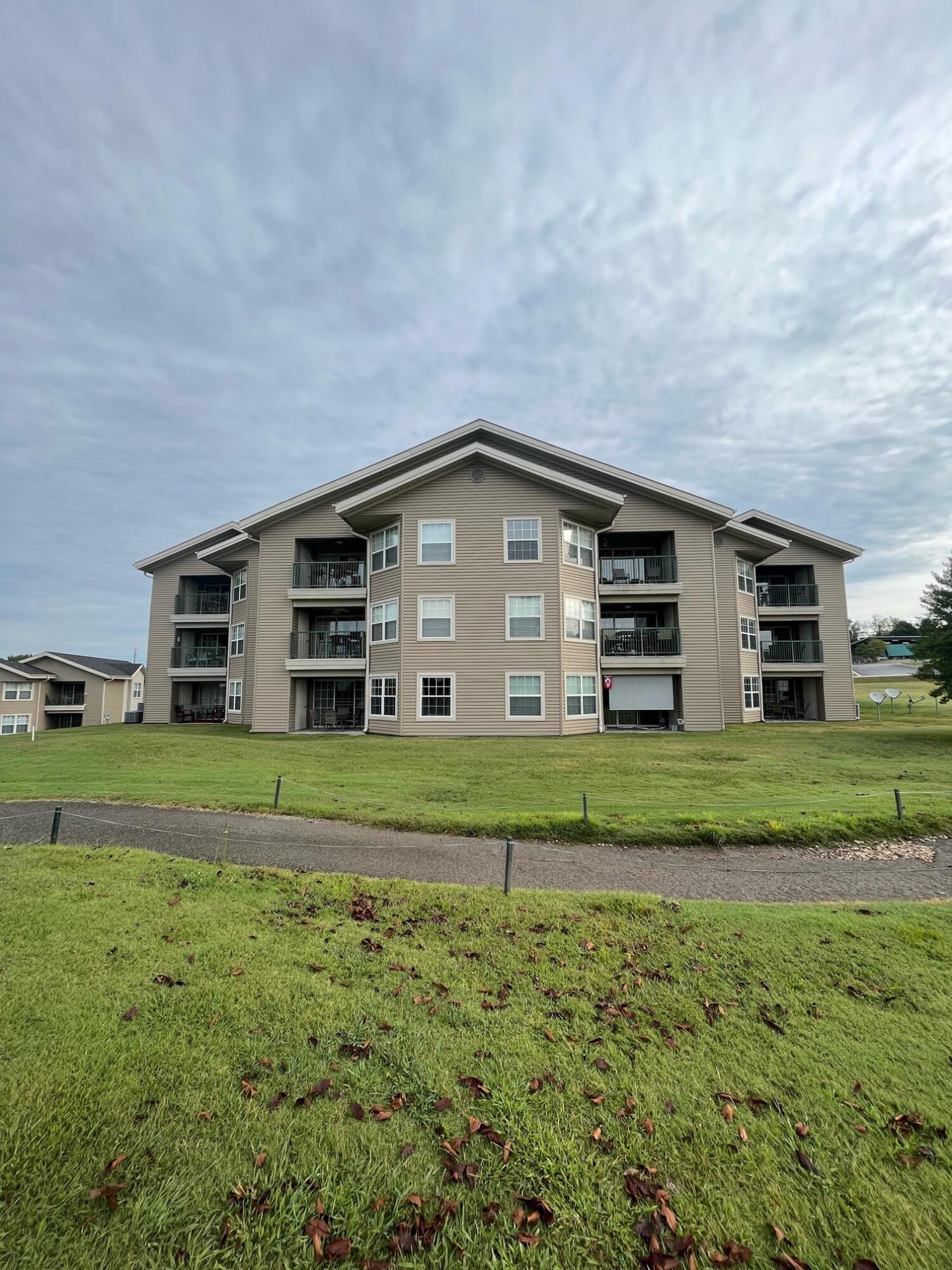 110 W Rockford Drive — photo