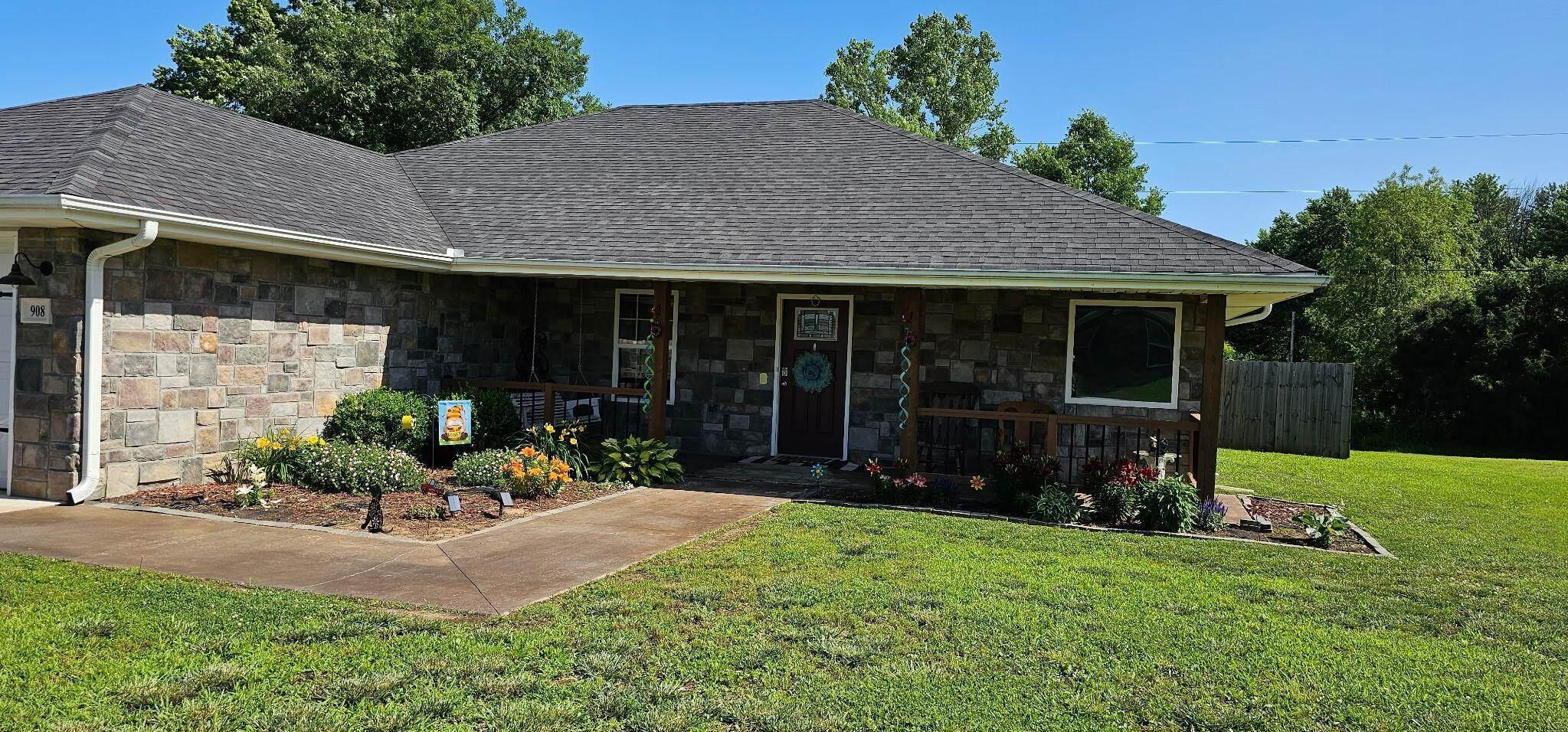 908 Gregory Drive — photo